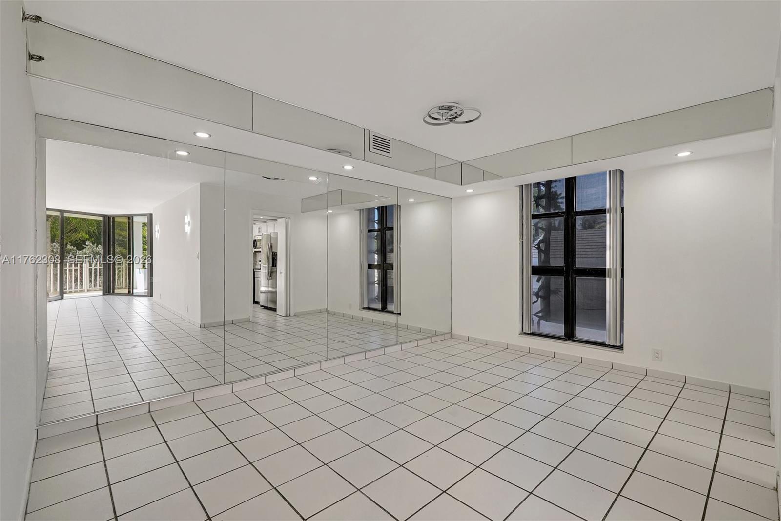 4000 Towerside Ter # 302