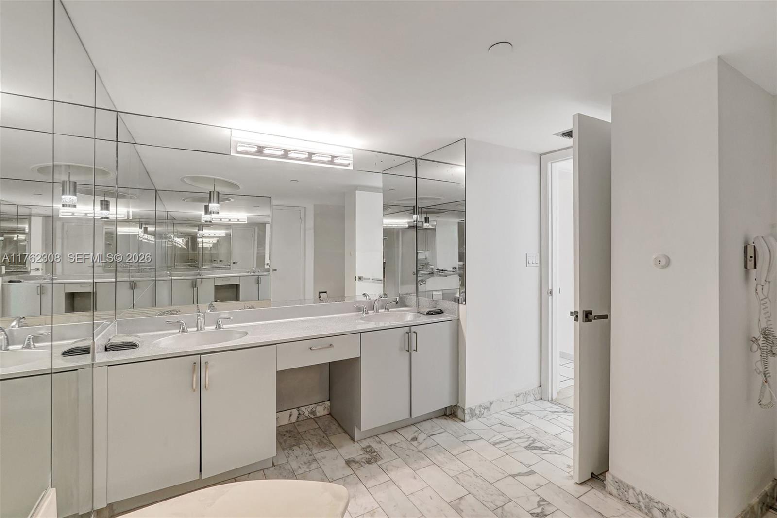 4000 Towerside Ter # 302