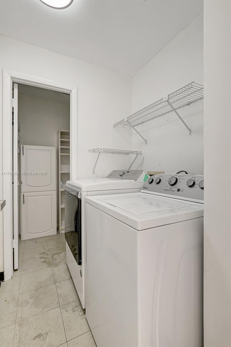 4000 Towerside Ter # 302