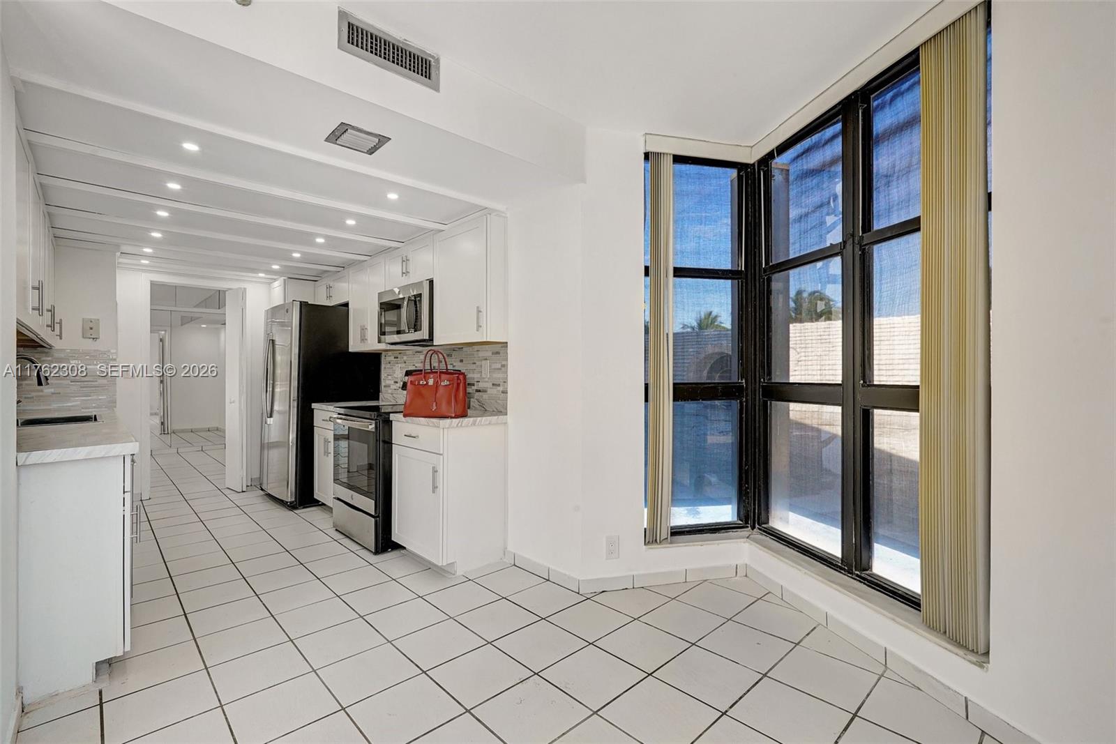 4000 Towerside Ter # 302