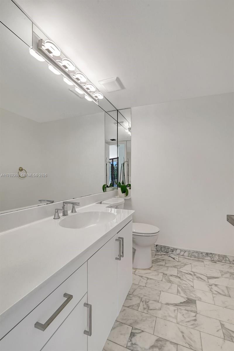 4000 Towerside Ter # 302