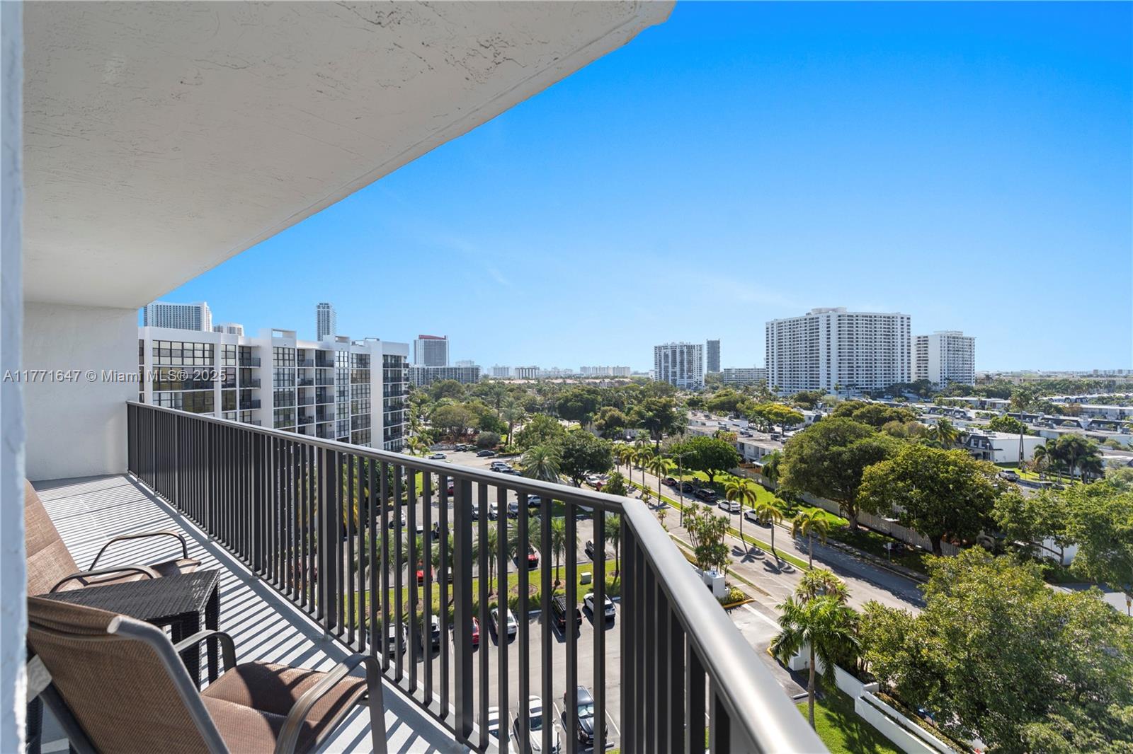 800 Parkview Dr # 909