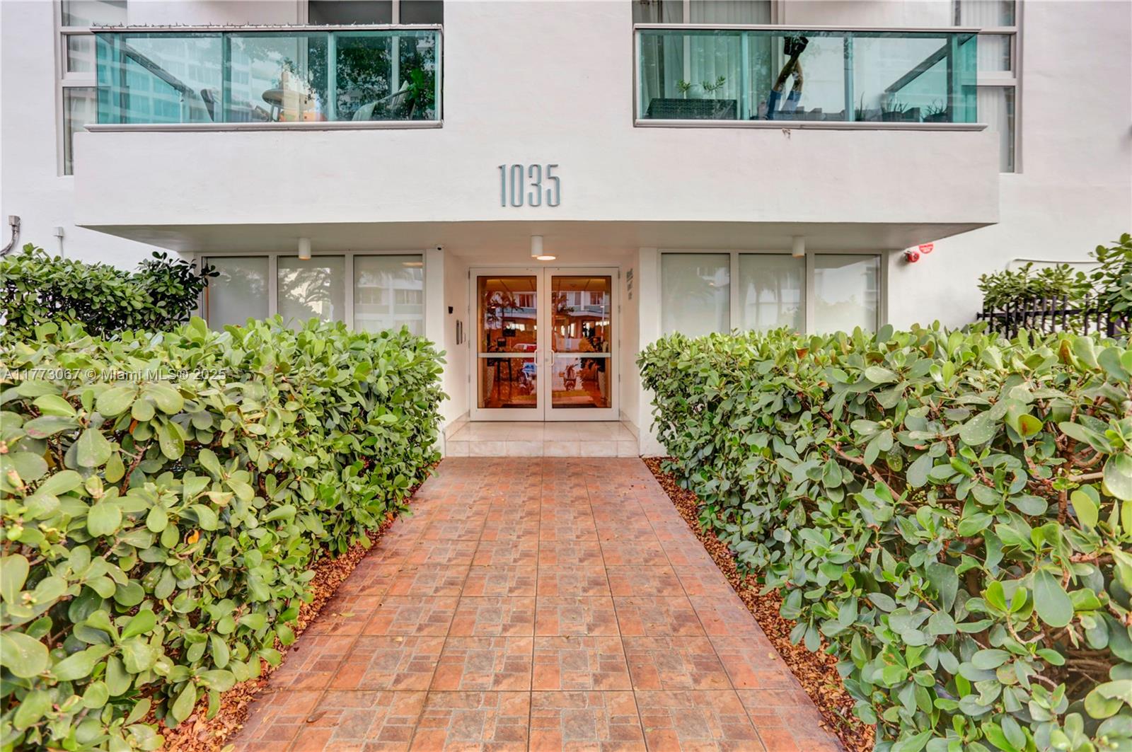 1035 West Ave # 301