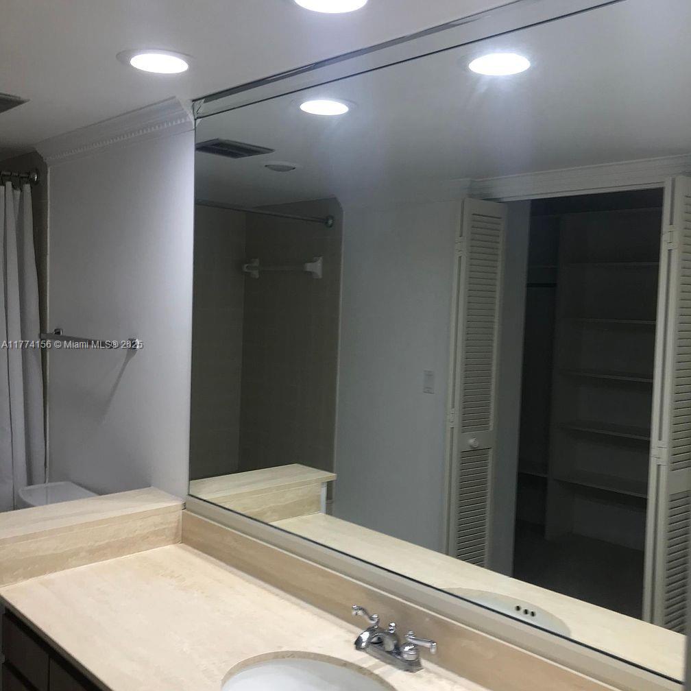 600 Biltmore Way # 408