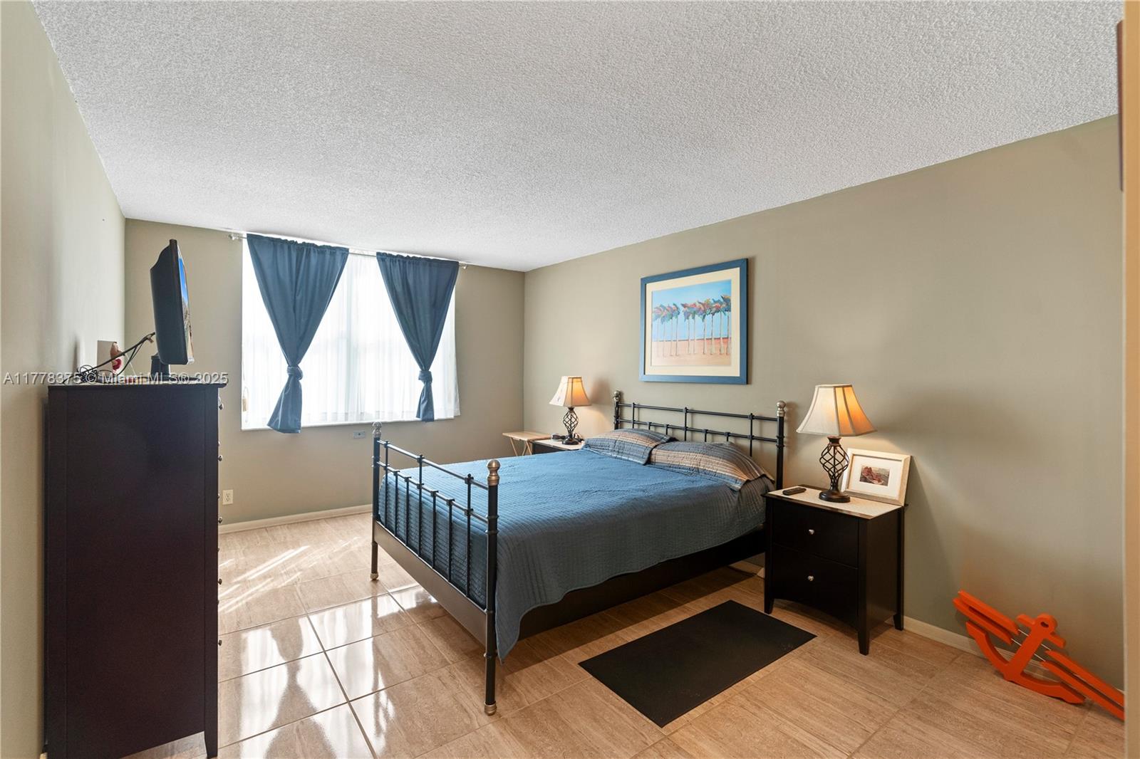 437 Golden Isles Dr # 5H