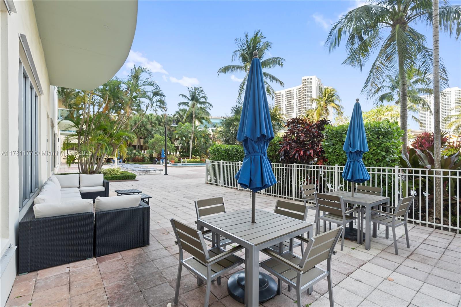 19390 Collins Ave # 611