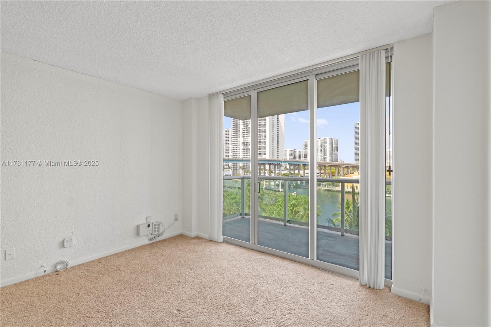 19390 Collins Ave # 611