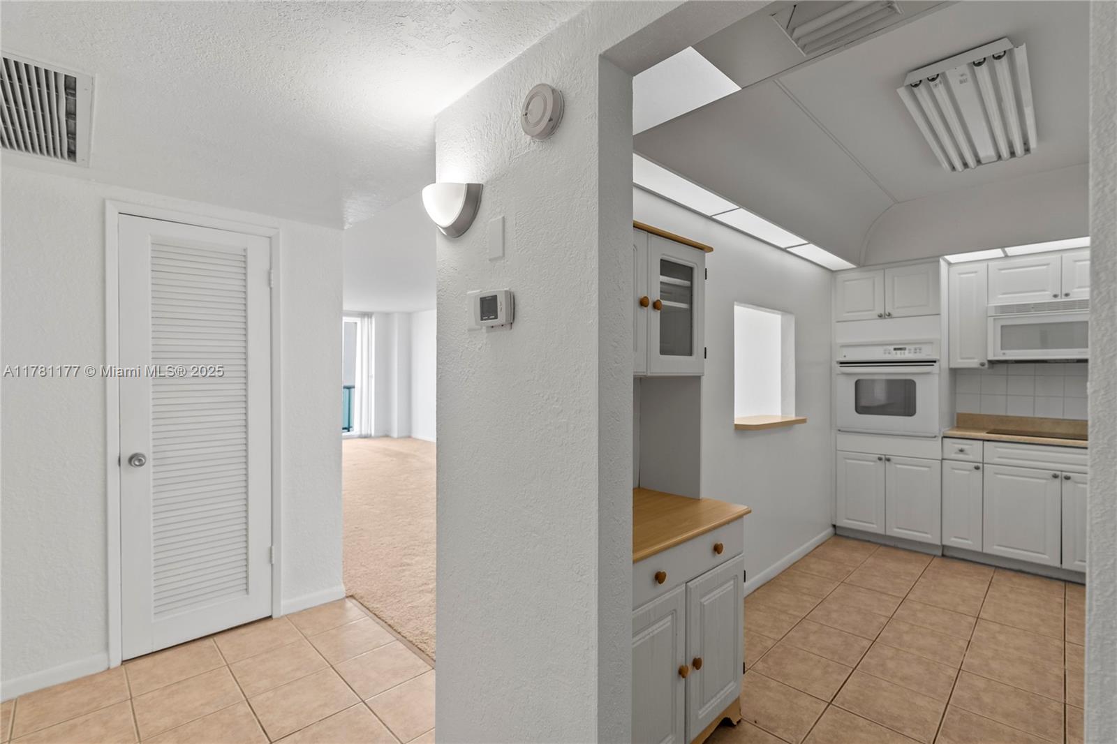 19390 Collins Ave # 611