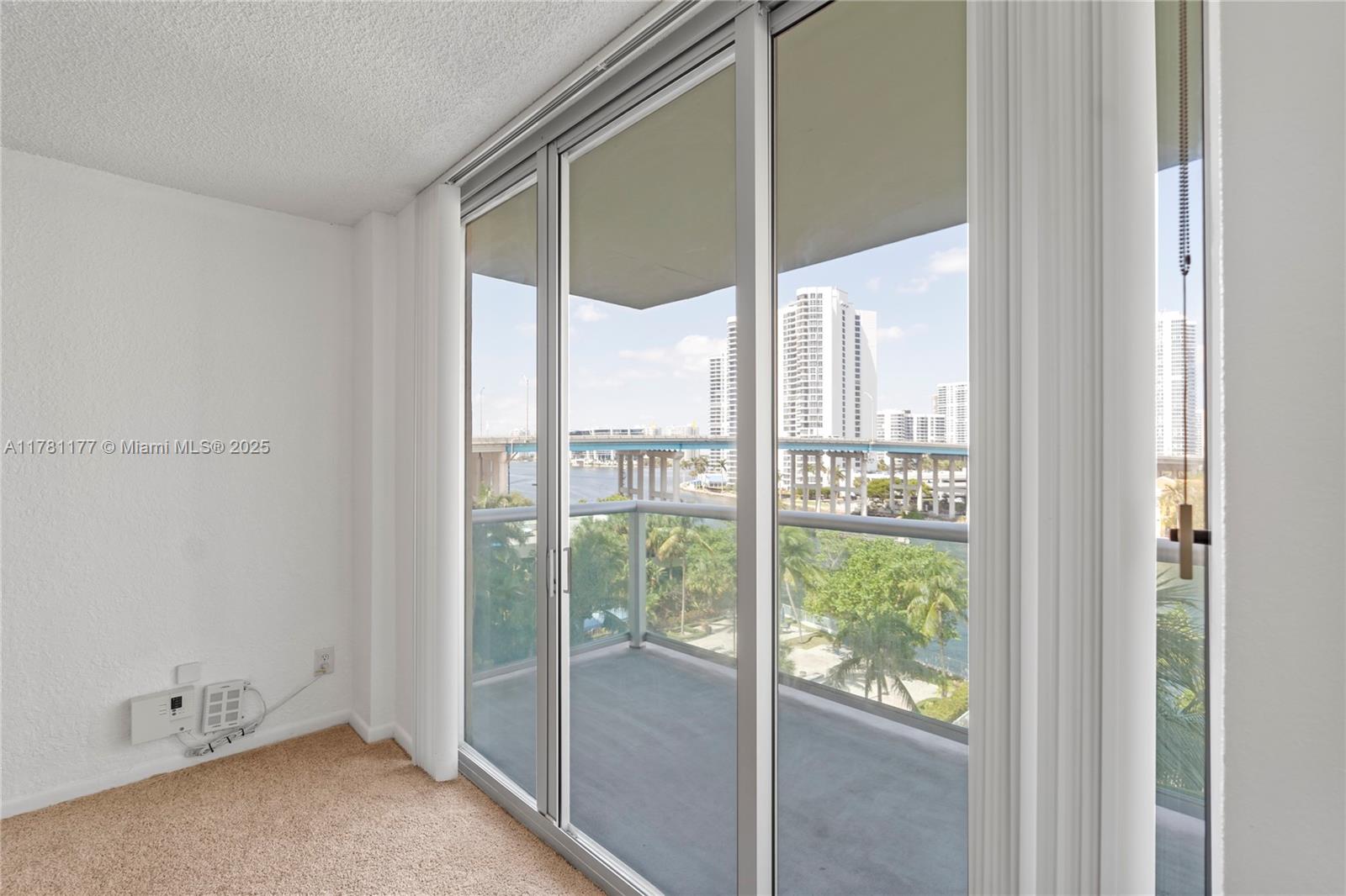19390 Collins Ave # 611