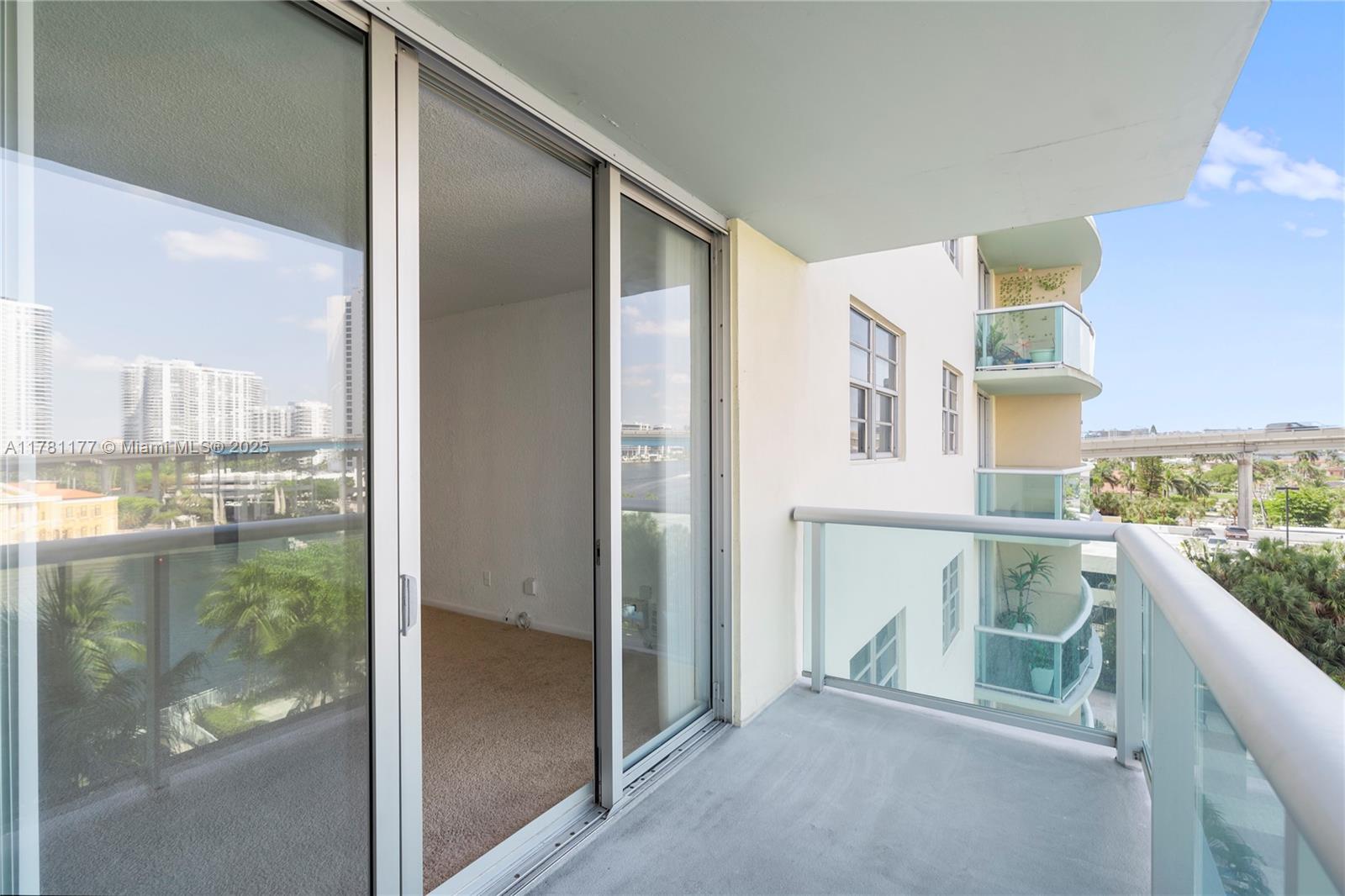 19390 Collins Ave # 611