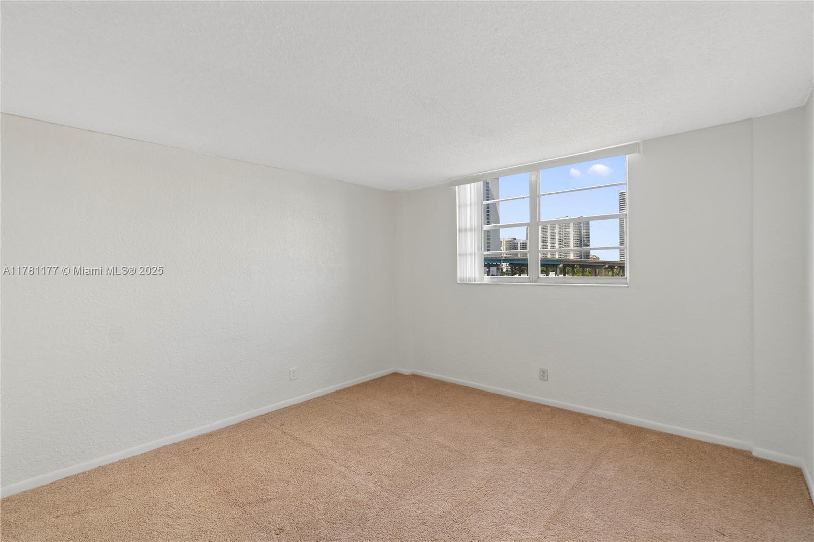 19390 Collins Ave # 611