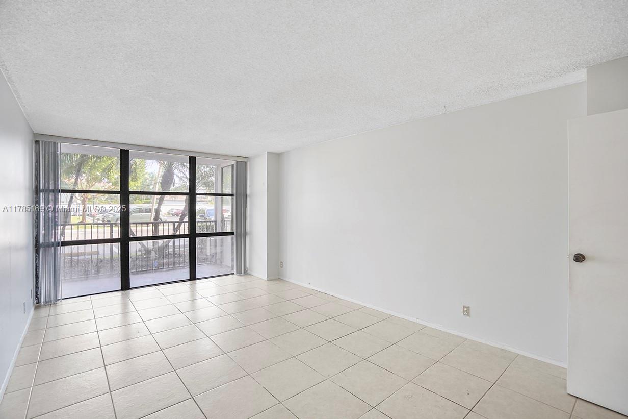 1000 Parkview Dr # 115