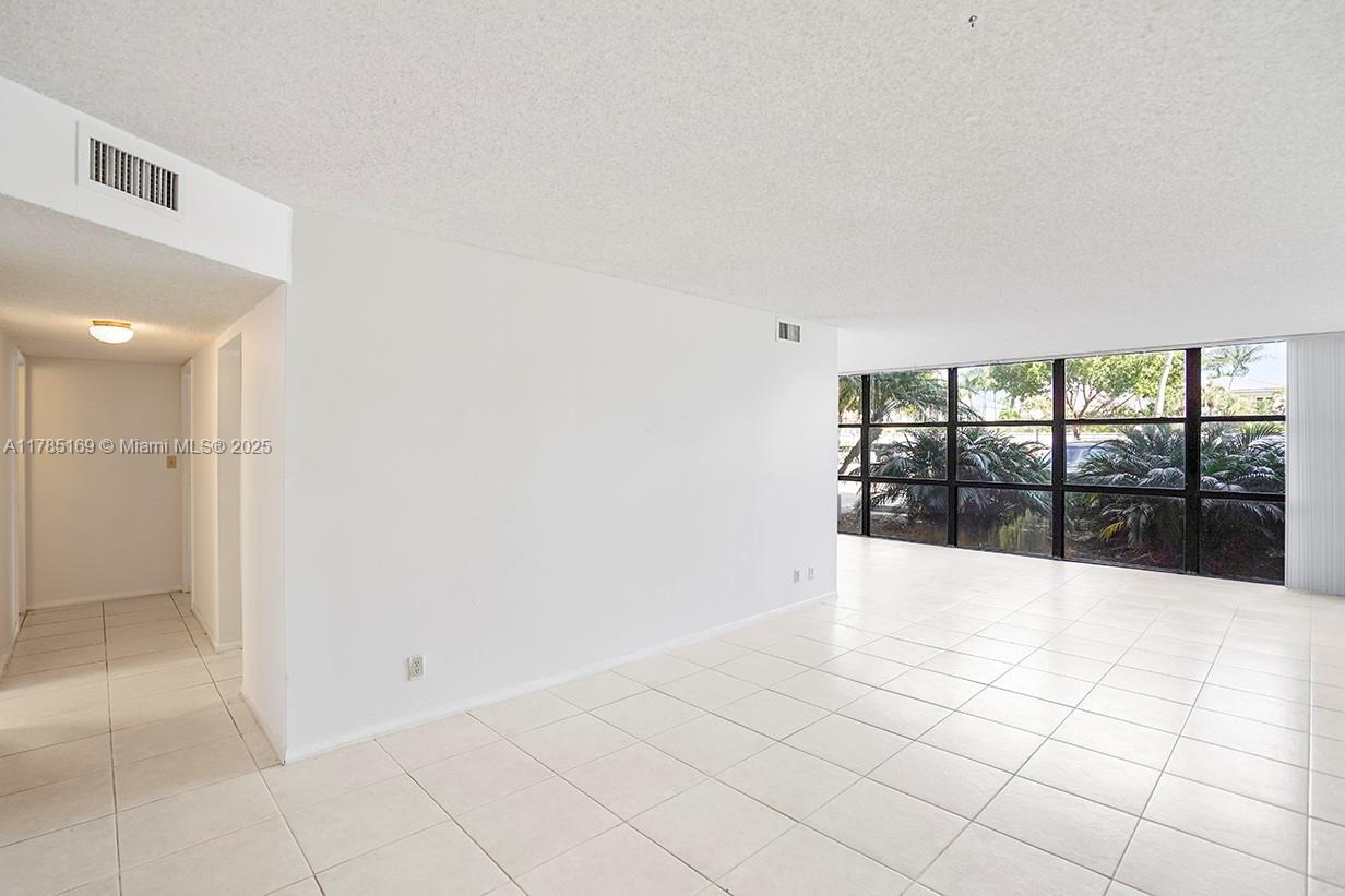 1000 Parkview Dr # 115