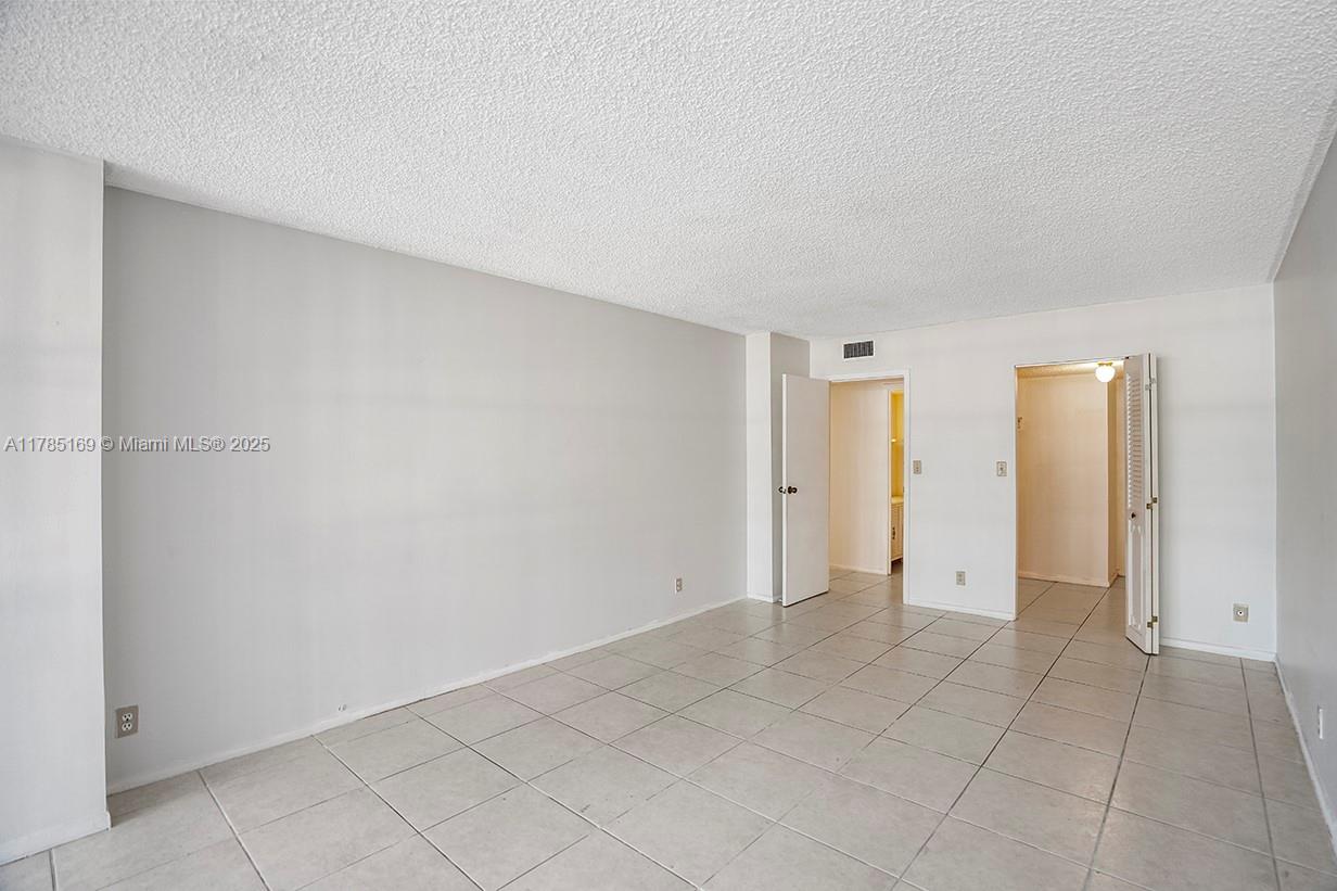 1000 Parkview Dr # 115
