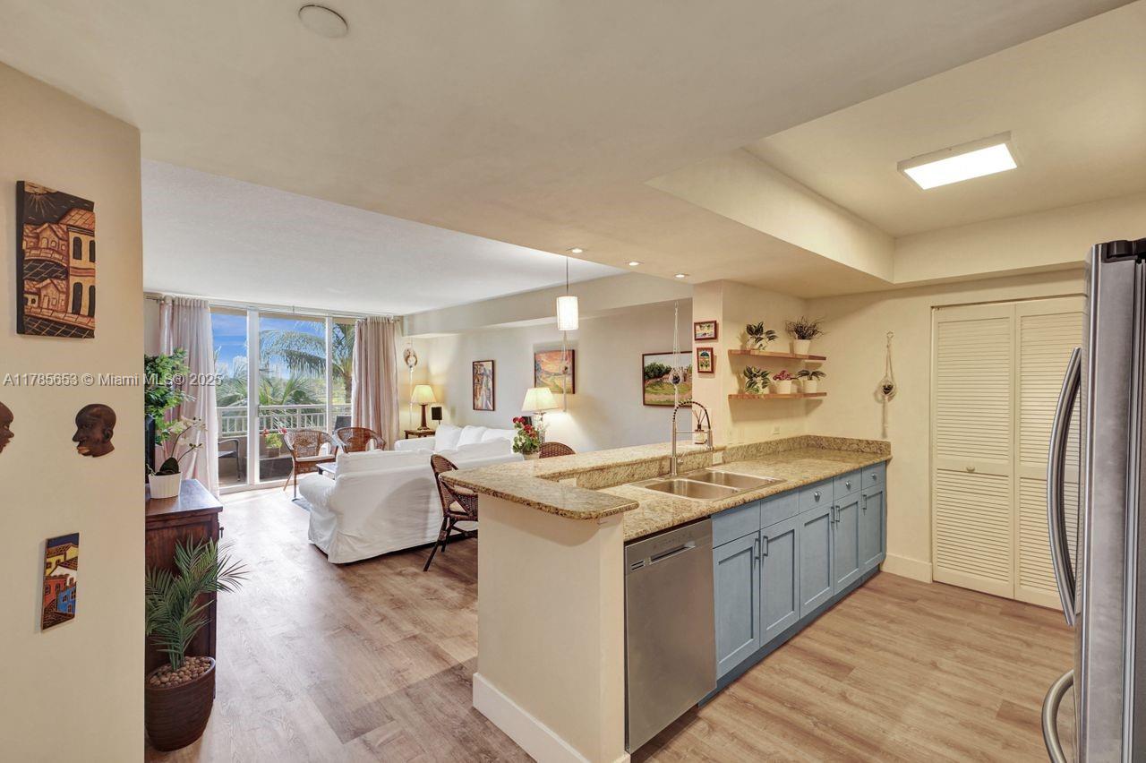 19501 W Country Club Dr # 402