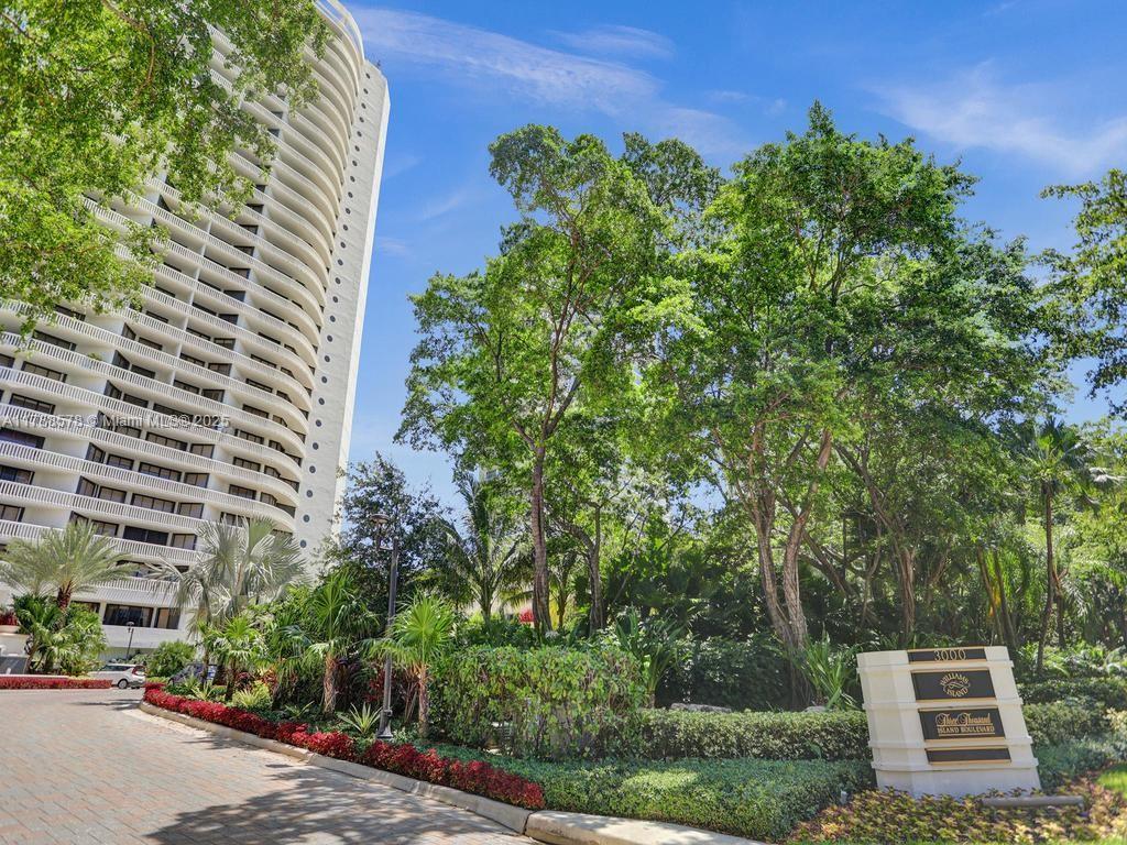 3000 Island Blvd # 706