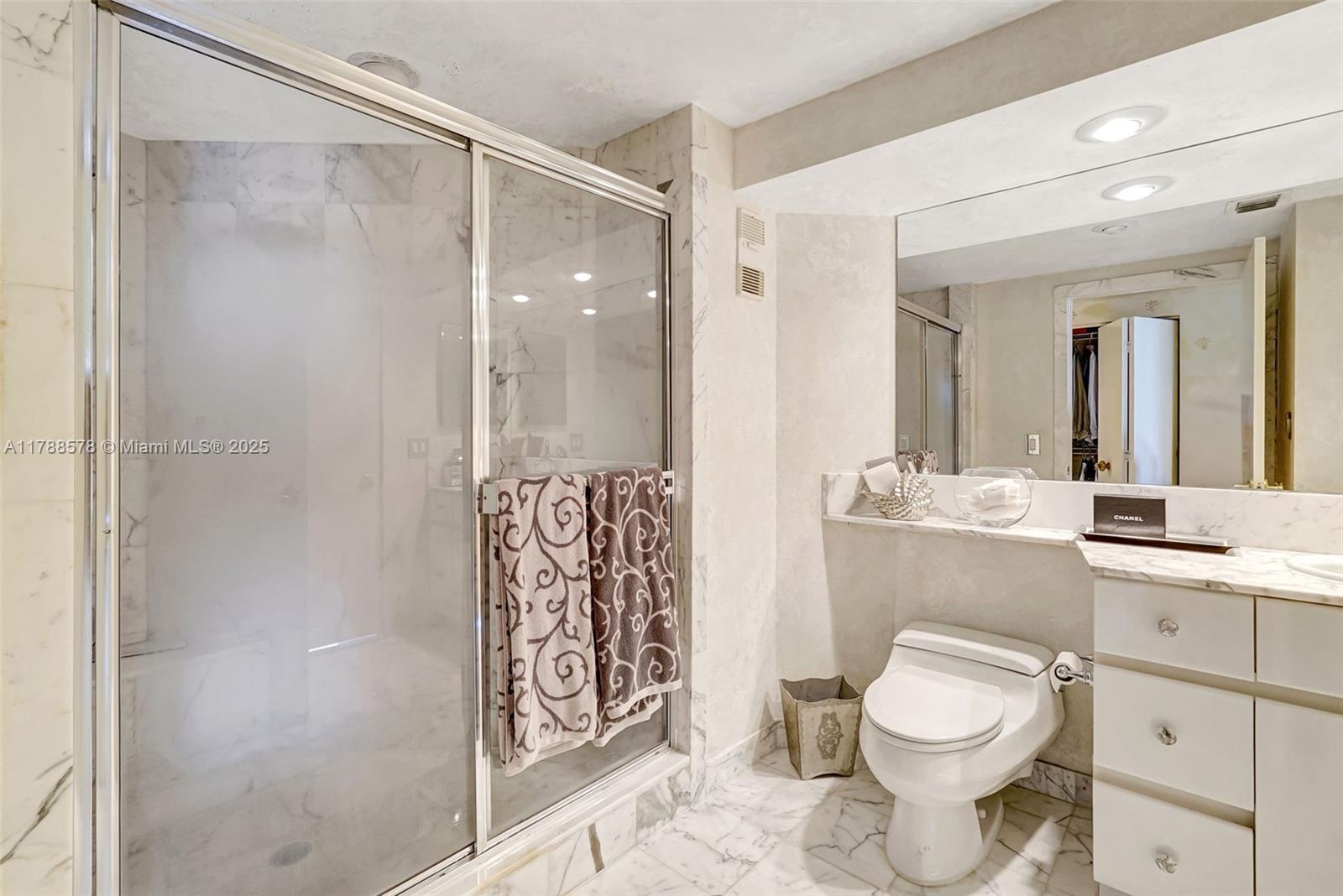 3000 Island Blvd # 706