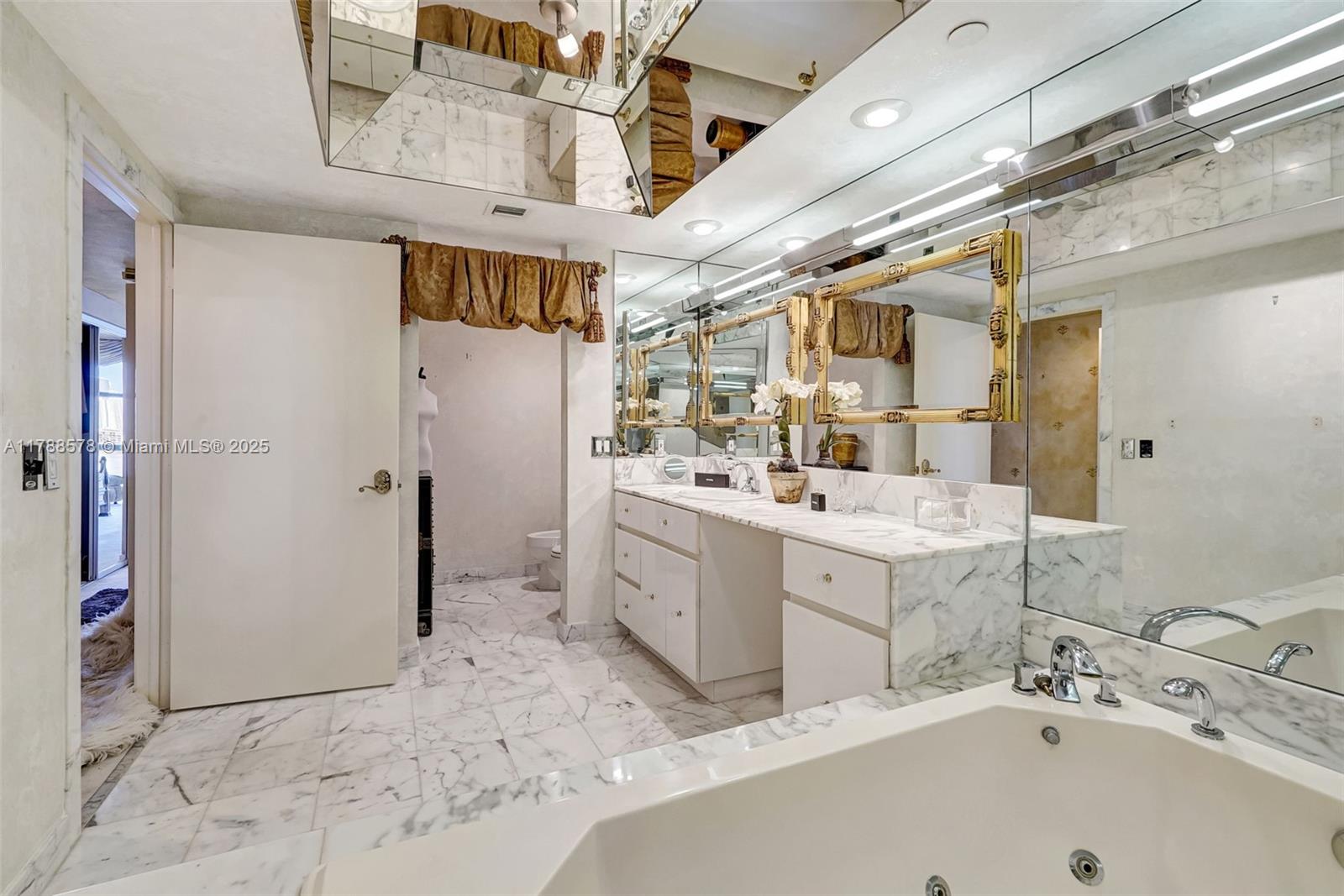 3000 Island Blvd # 706