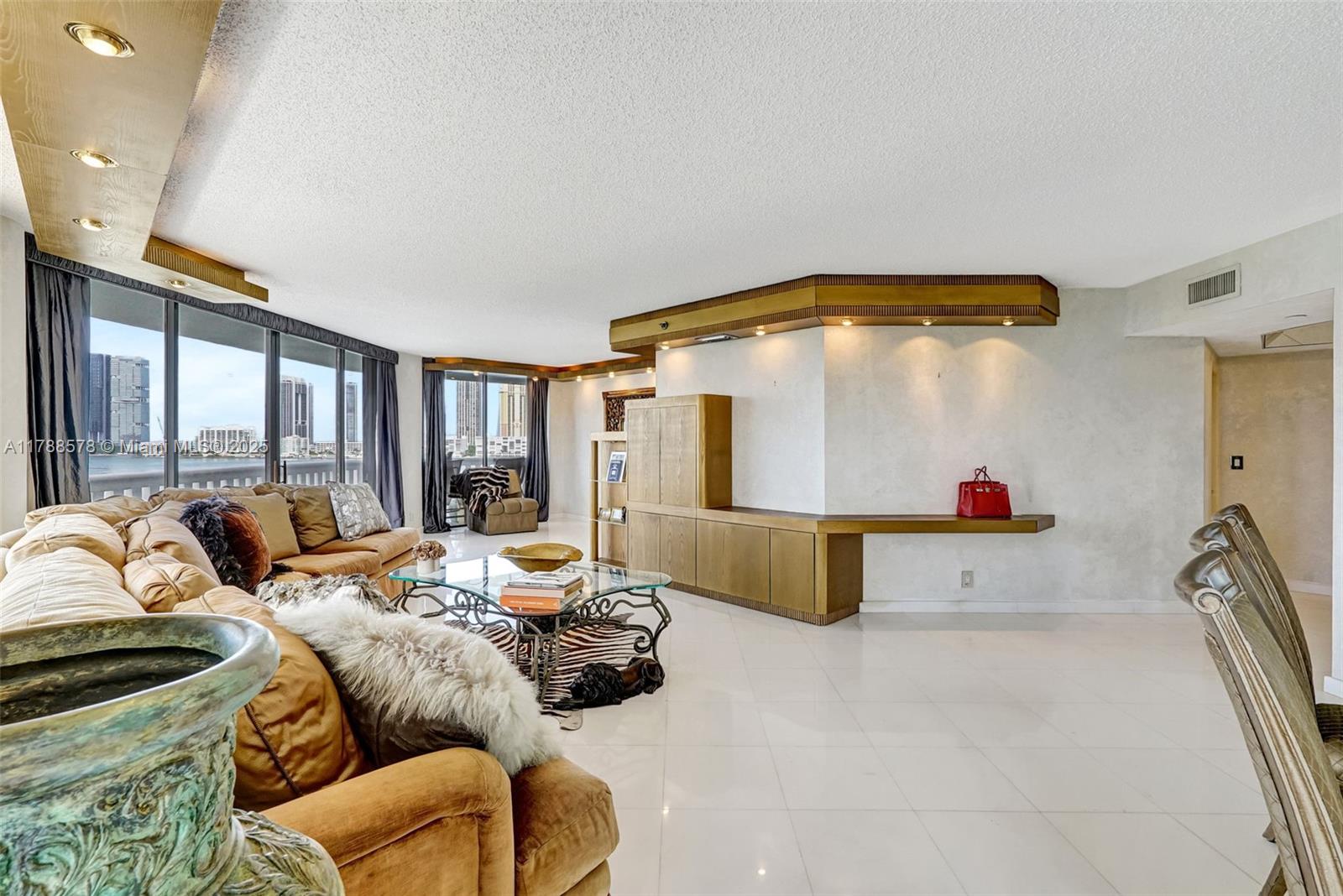 3000 Island Blvd # 706