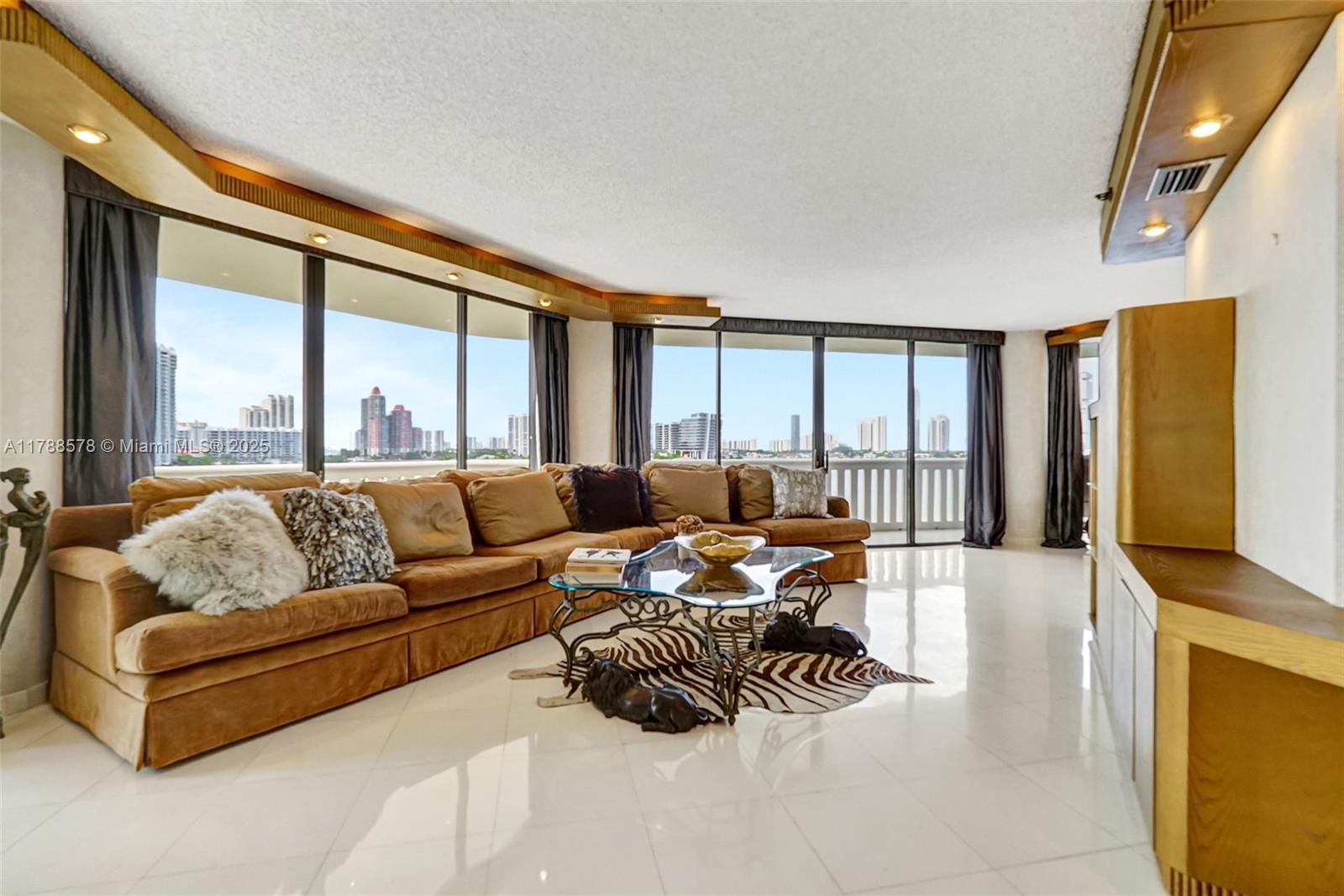 3000 Island Blvd # 706