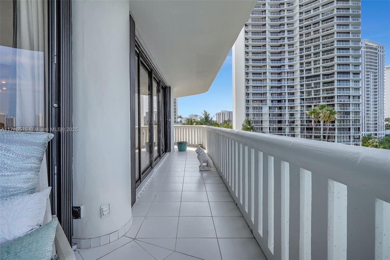 3000 Island Blvd # 706