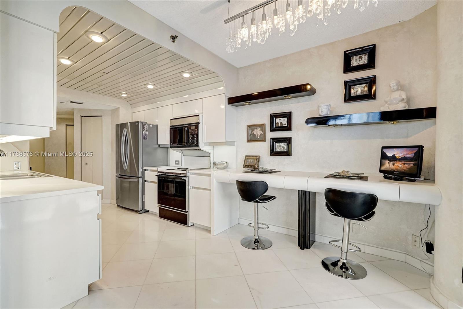 3000 Island Blvd # 706