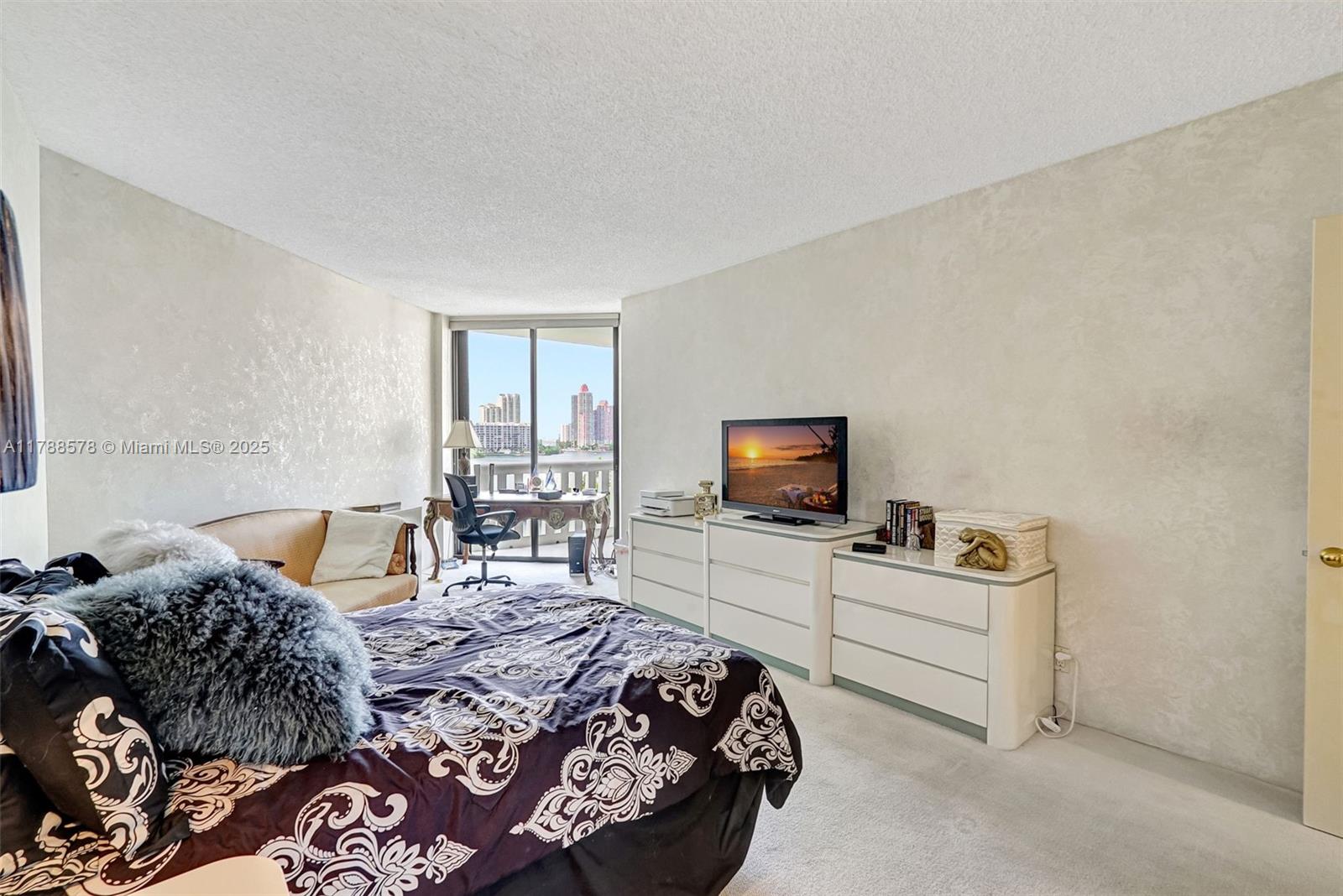 3000 Island Blvd # 706