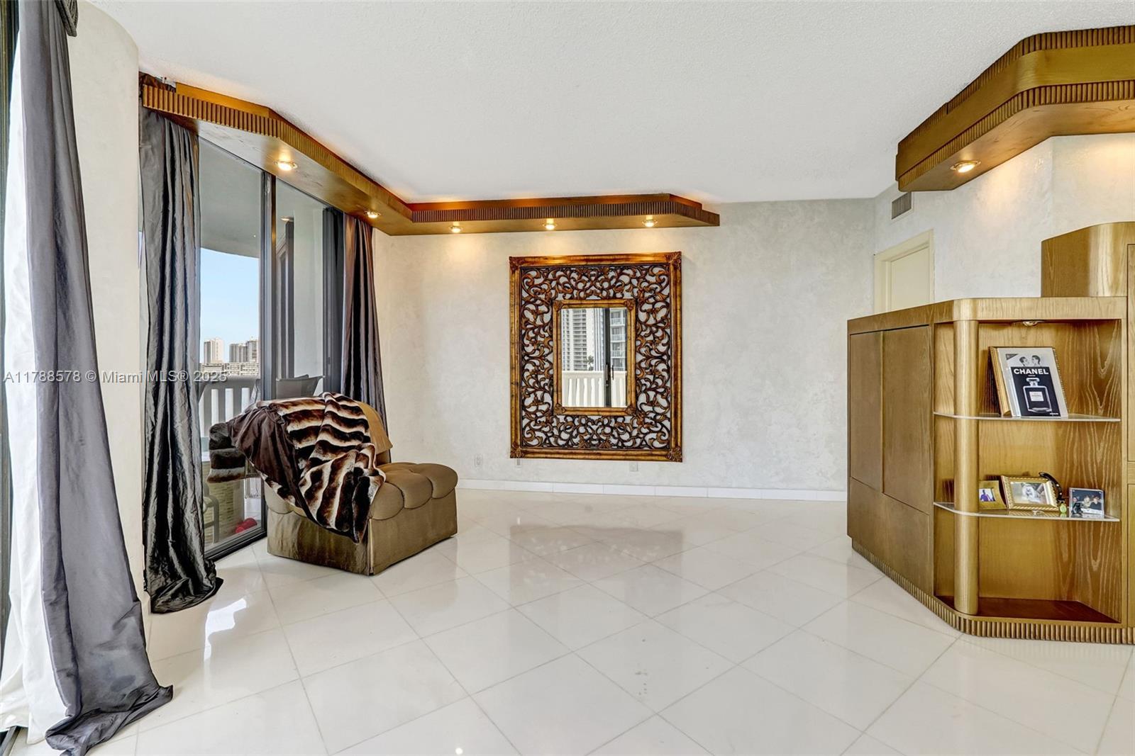 3000 Island Blvd # 706