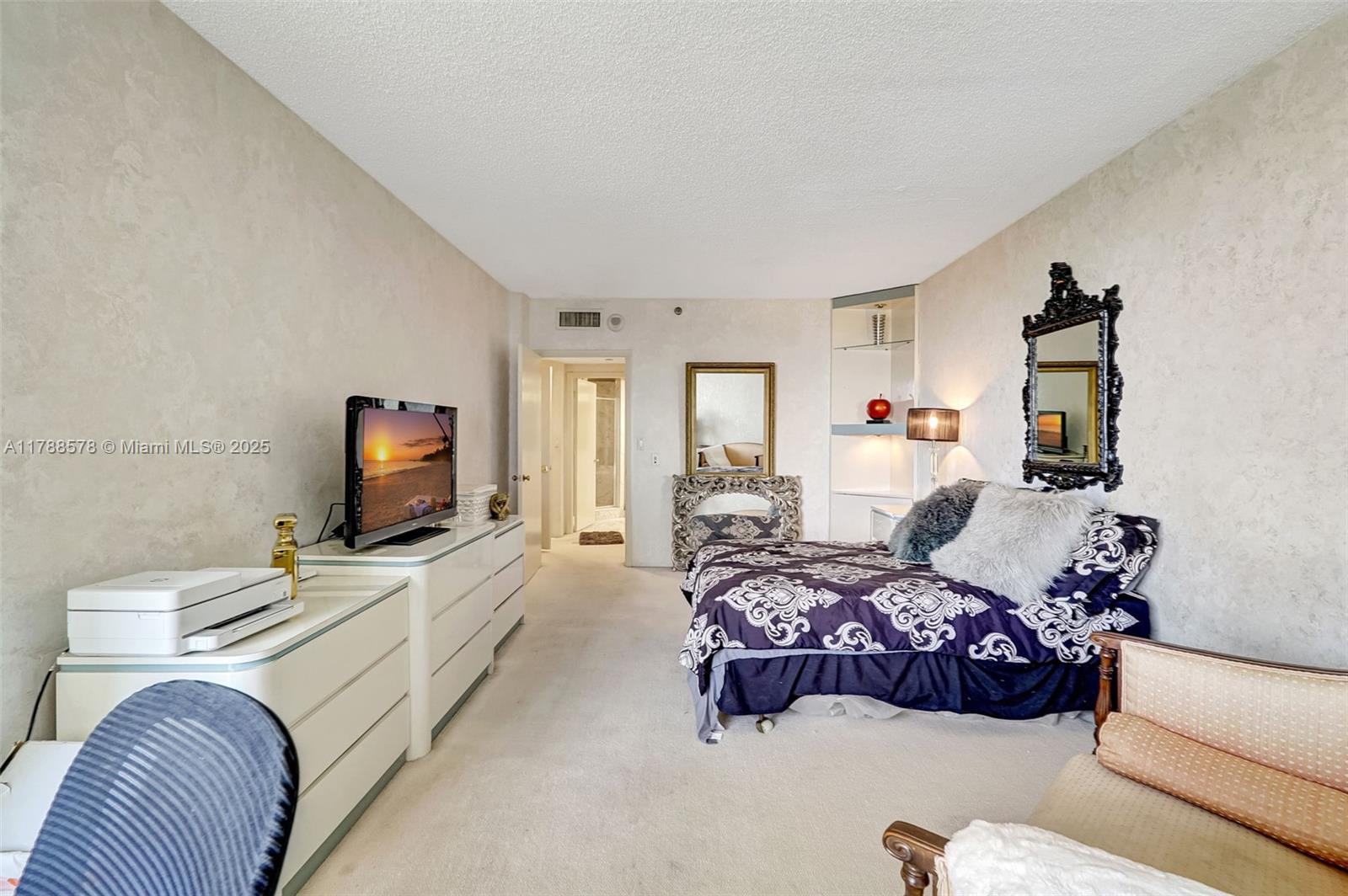 3000 Island Blvd # 706