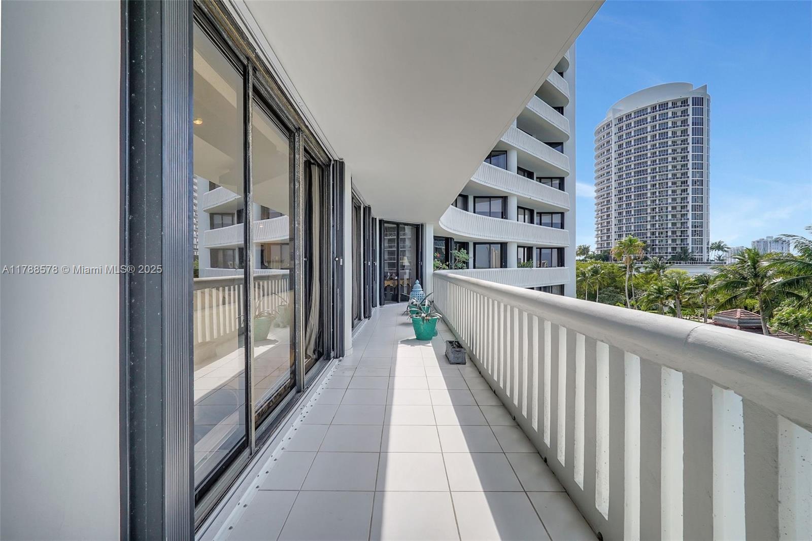 3000 Island Blvd # 706