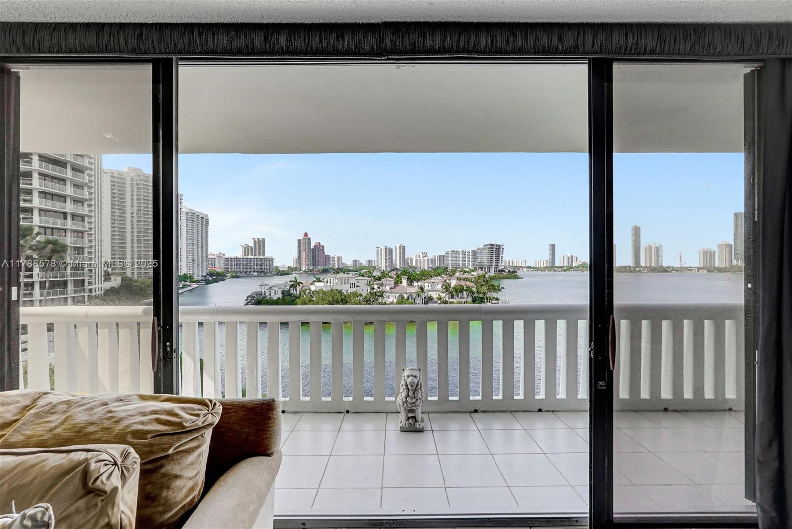 3000 Island Blvd # 706