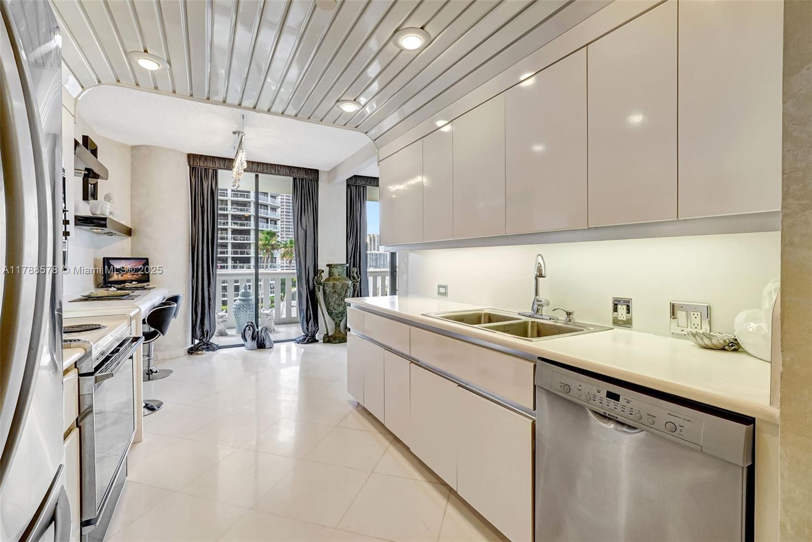 3000 Island Blvd # 706