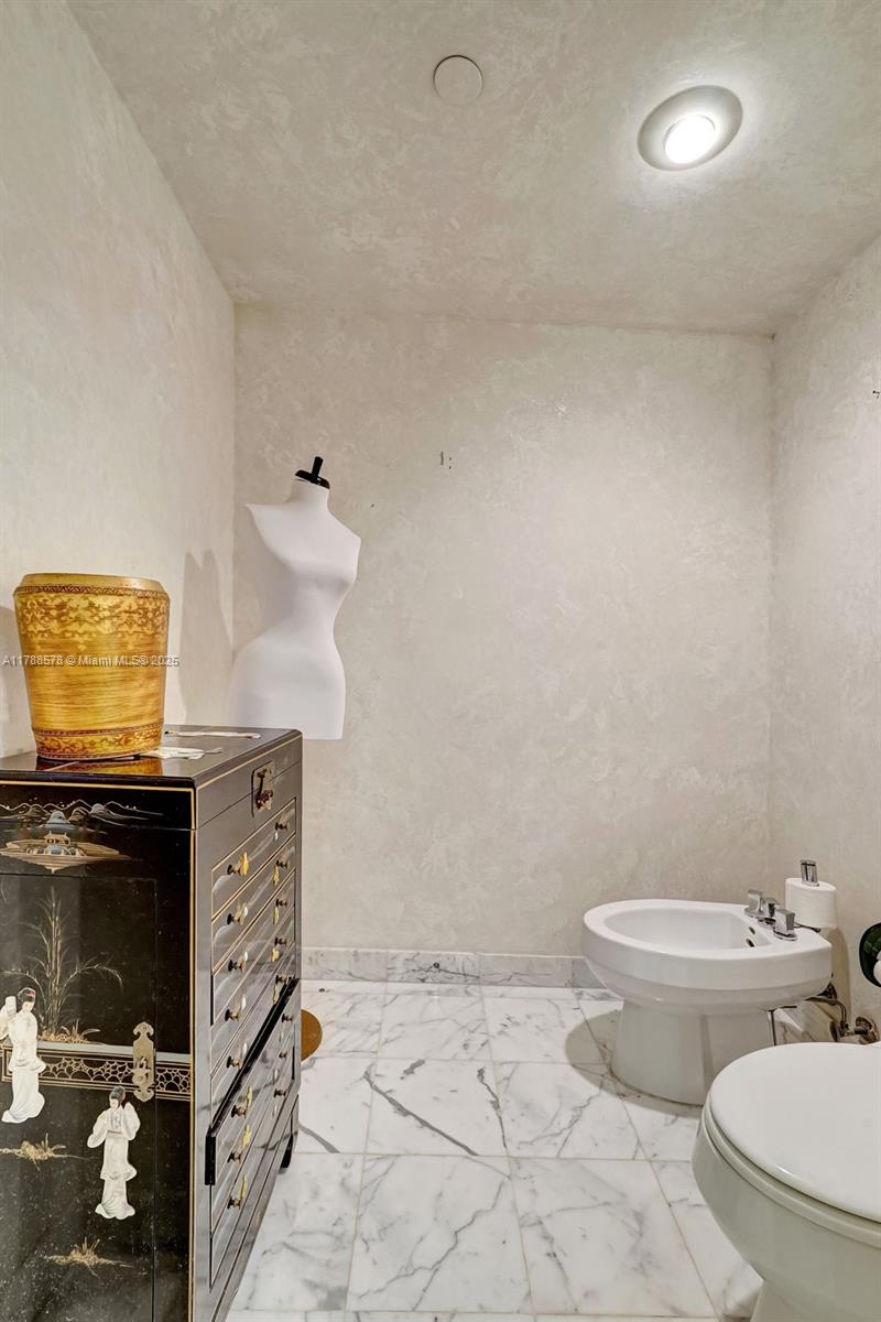 3000 Island Blvd # 706