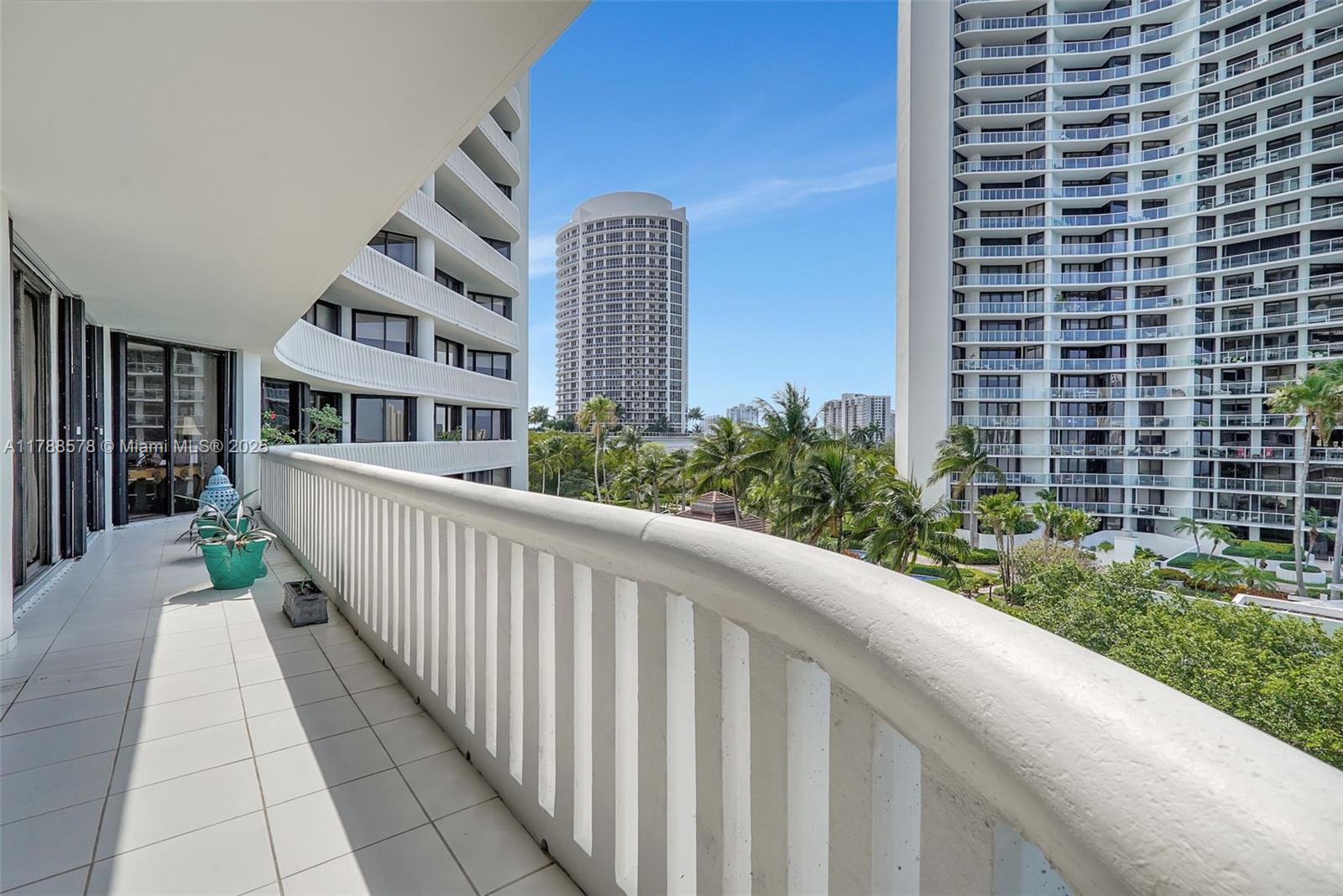 3000 Island Blvd # 706