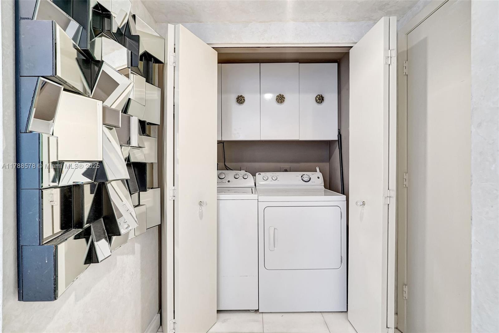 3000 Island Blvd # 706