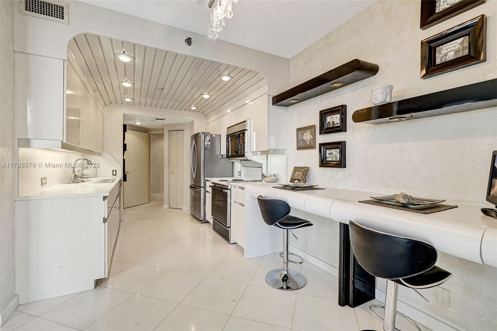 3000 Island Blvd # 706