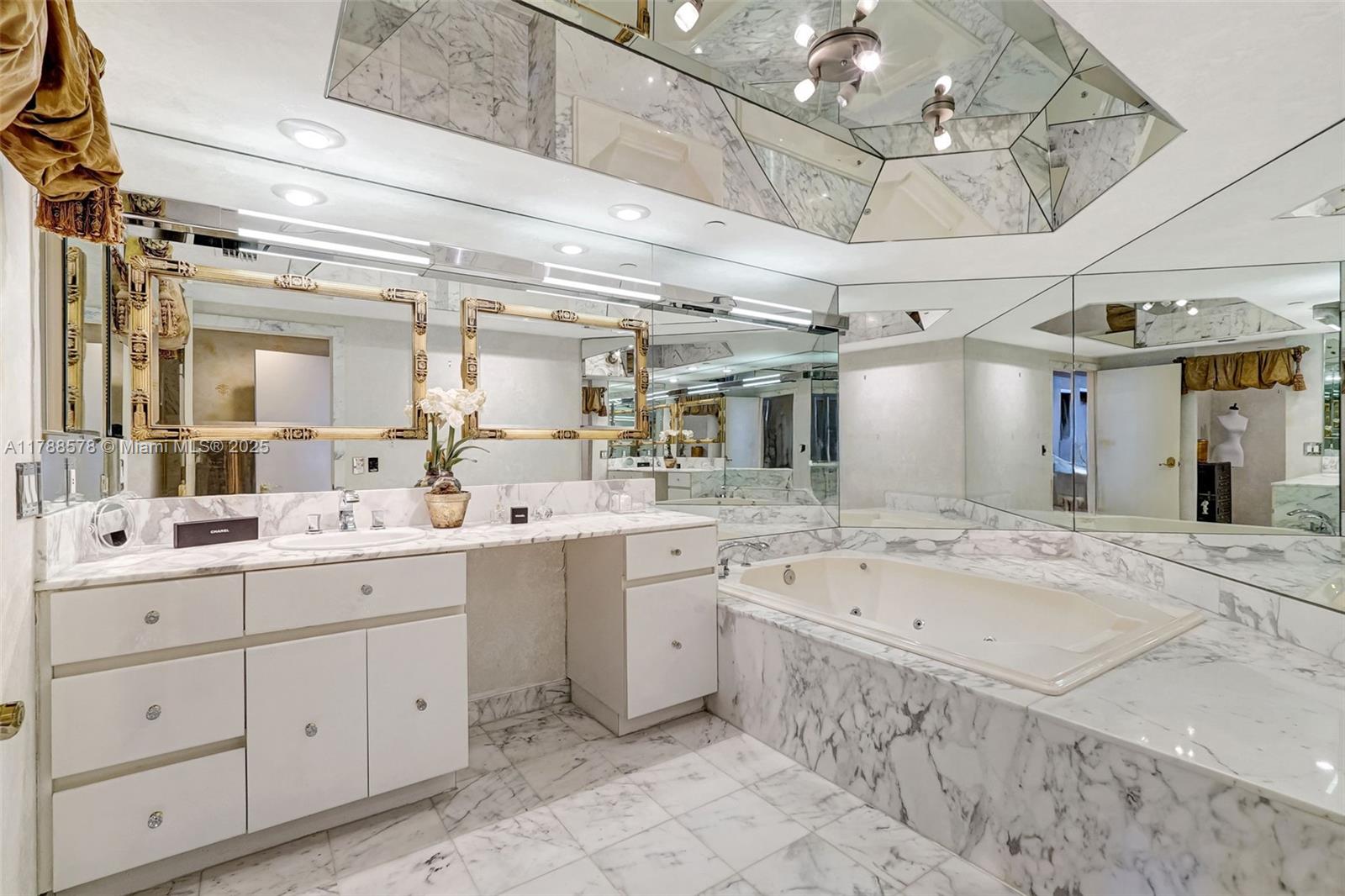 3000 Island Blvd # 706