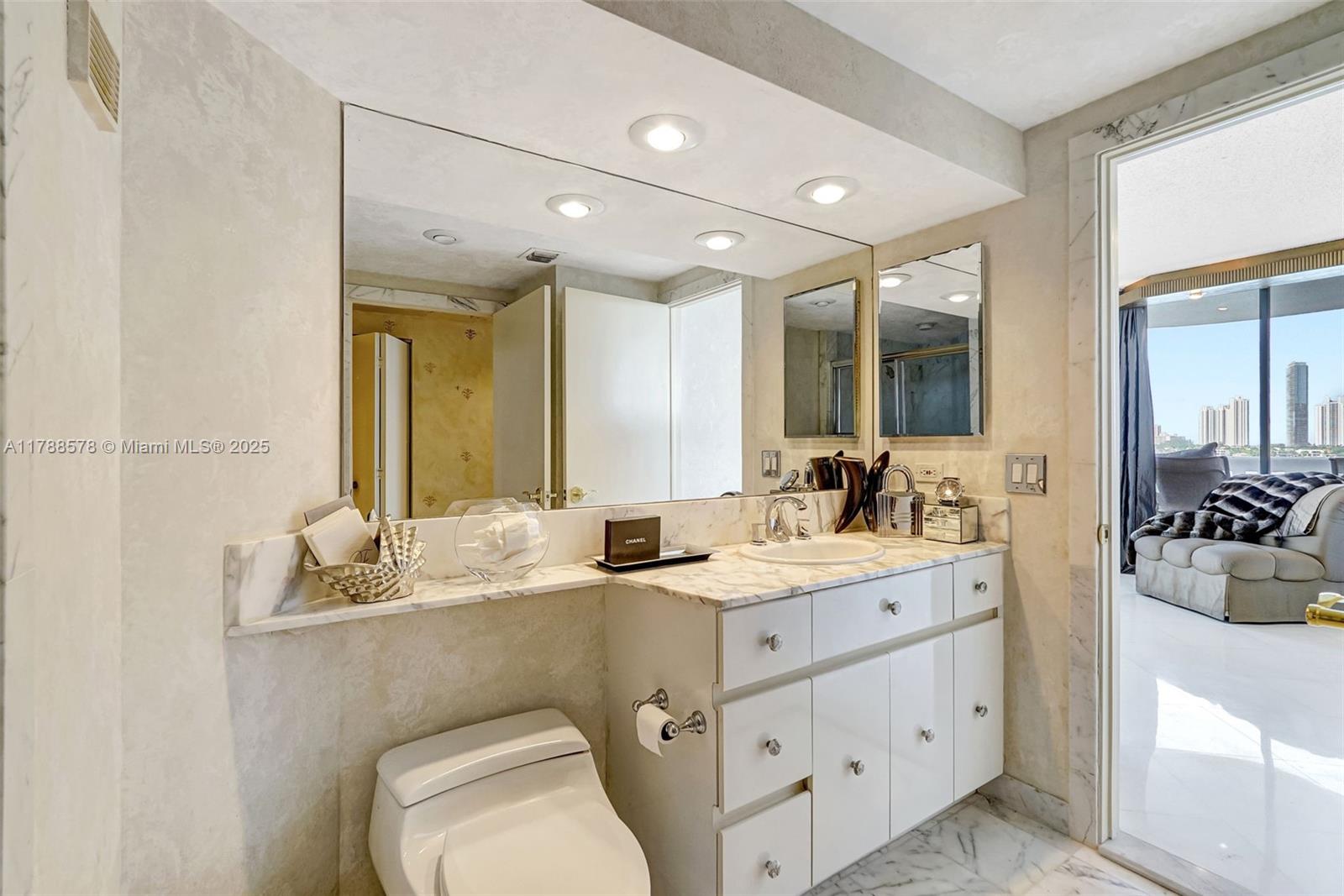 3000 Island Blvd # 706