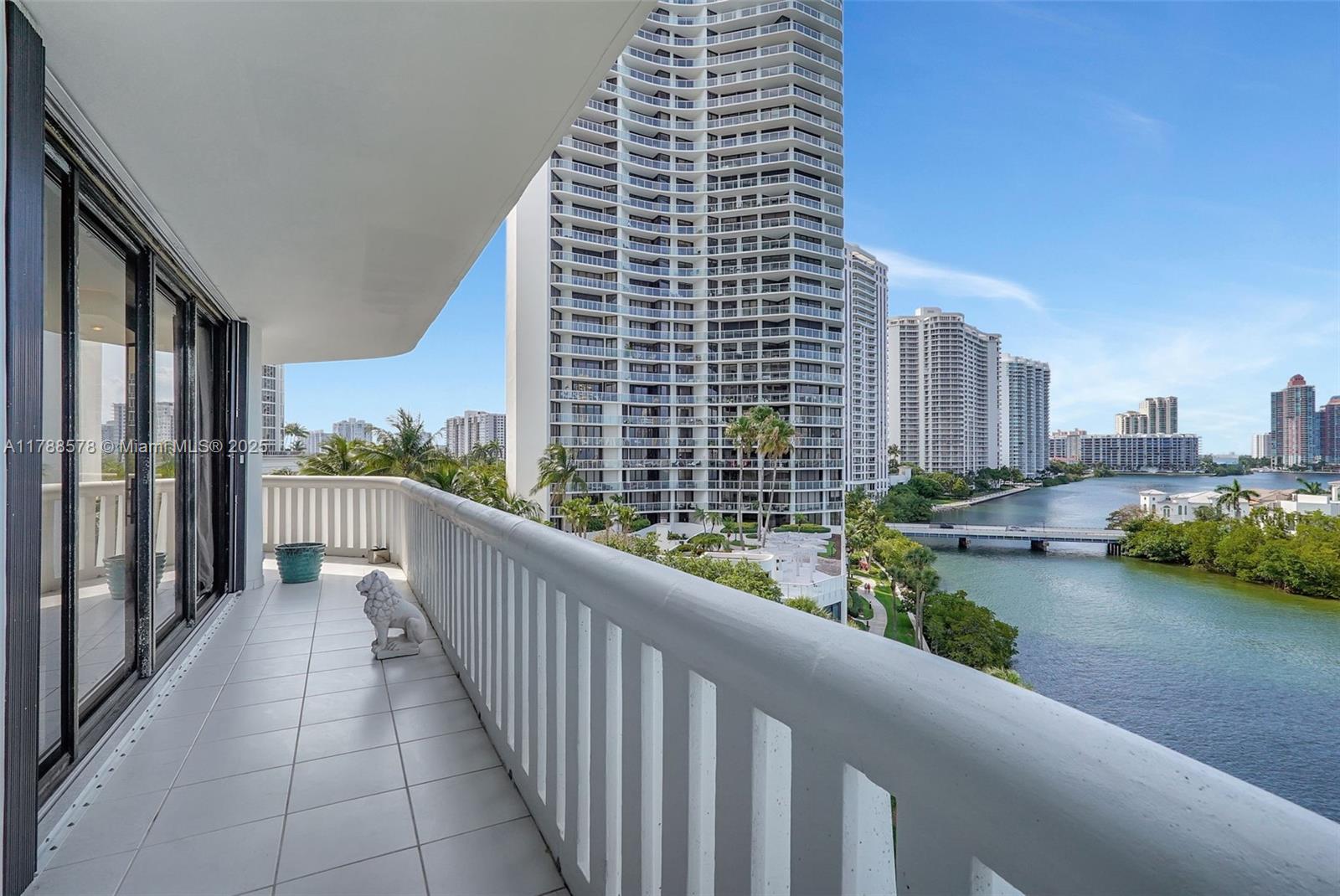 3000 Island Blvd # 706