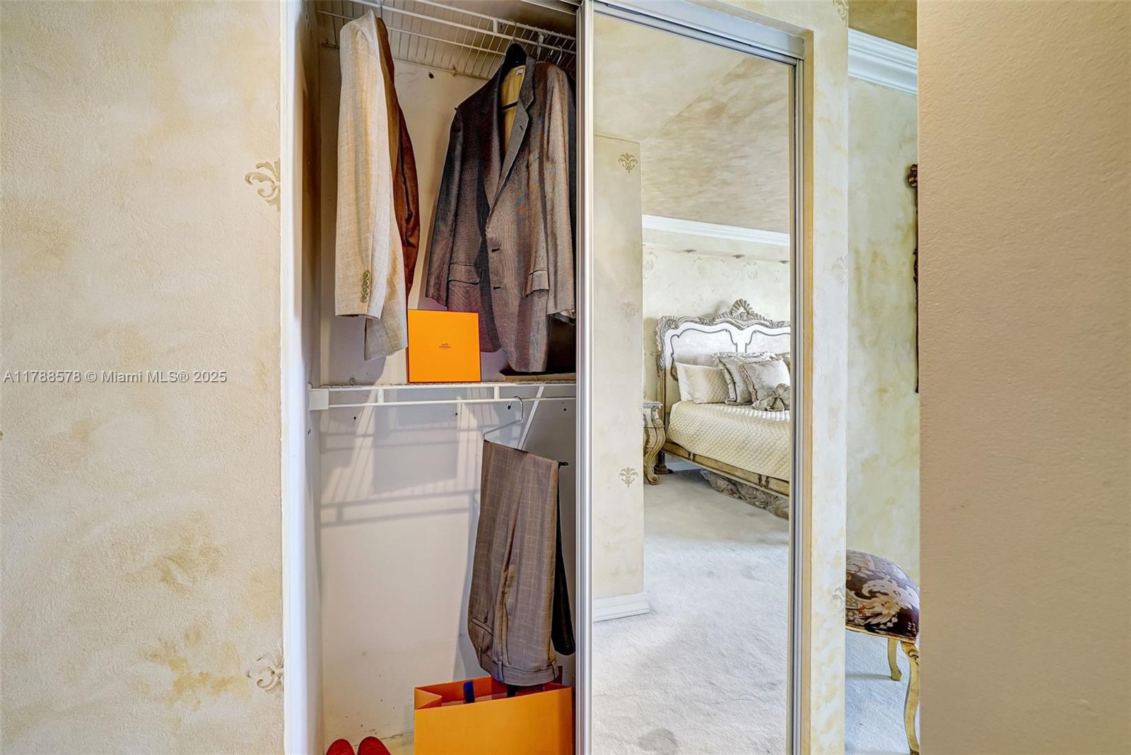 3000 Island Blvd # 706