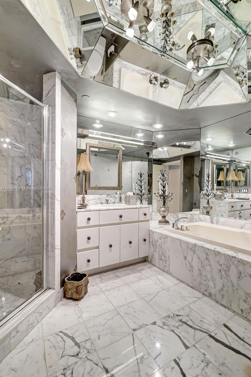 3000 Island Blvd # 706