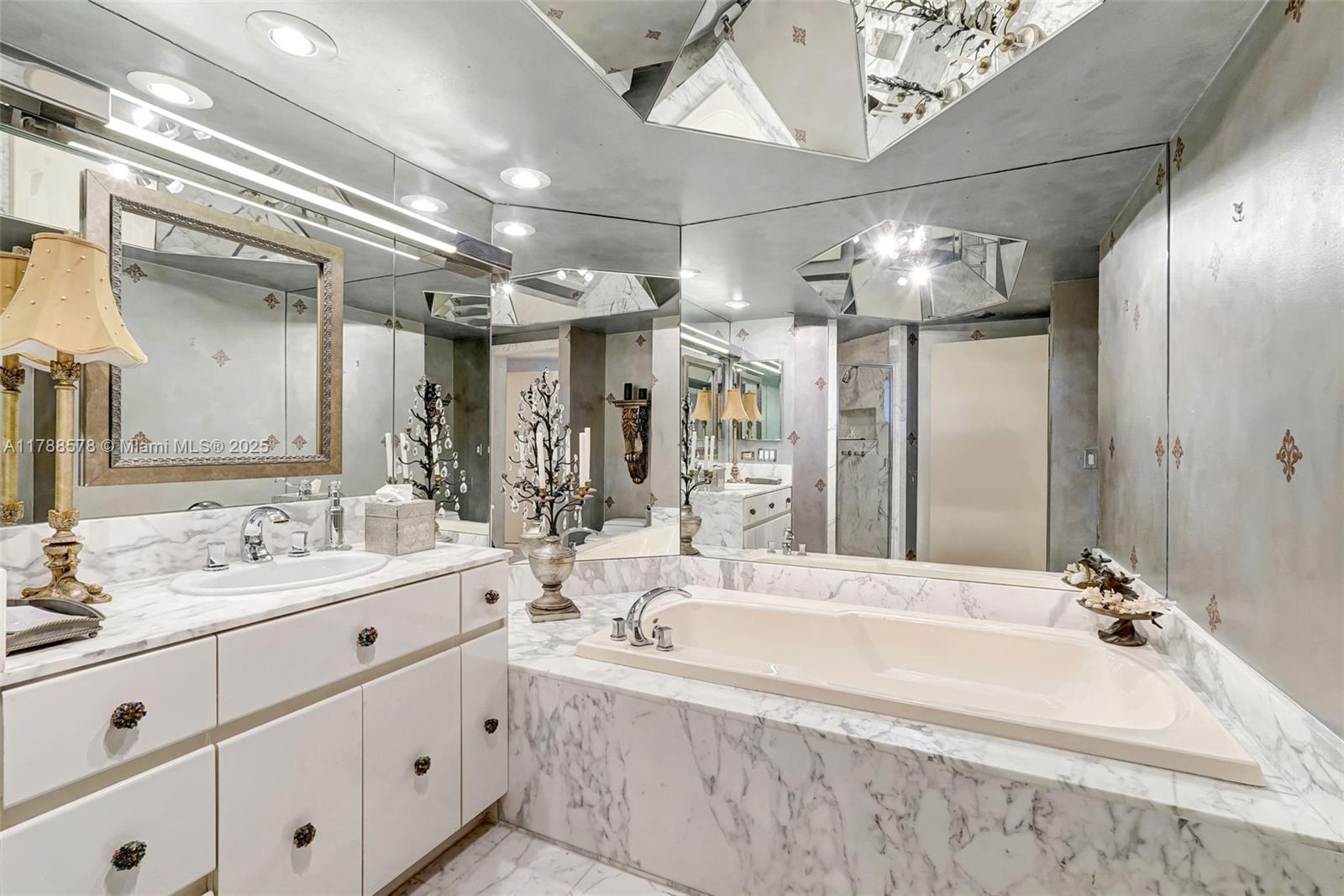 3000 Island Blvd # 706