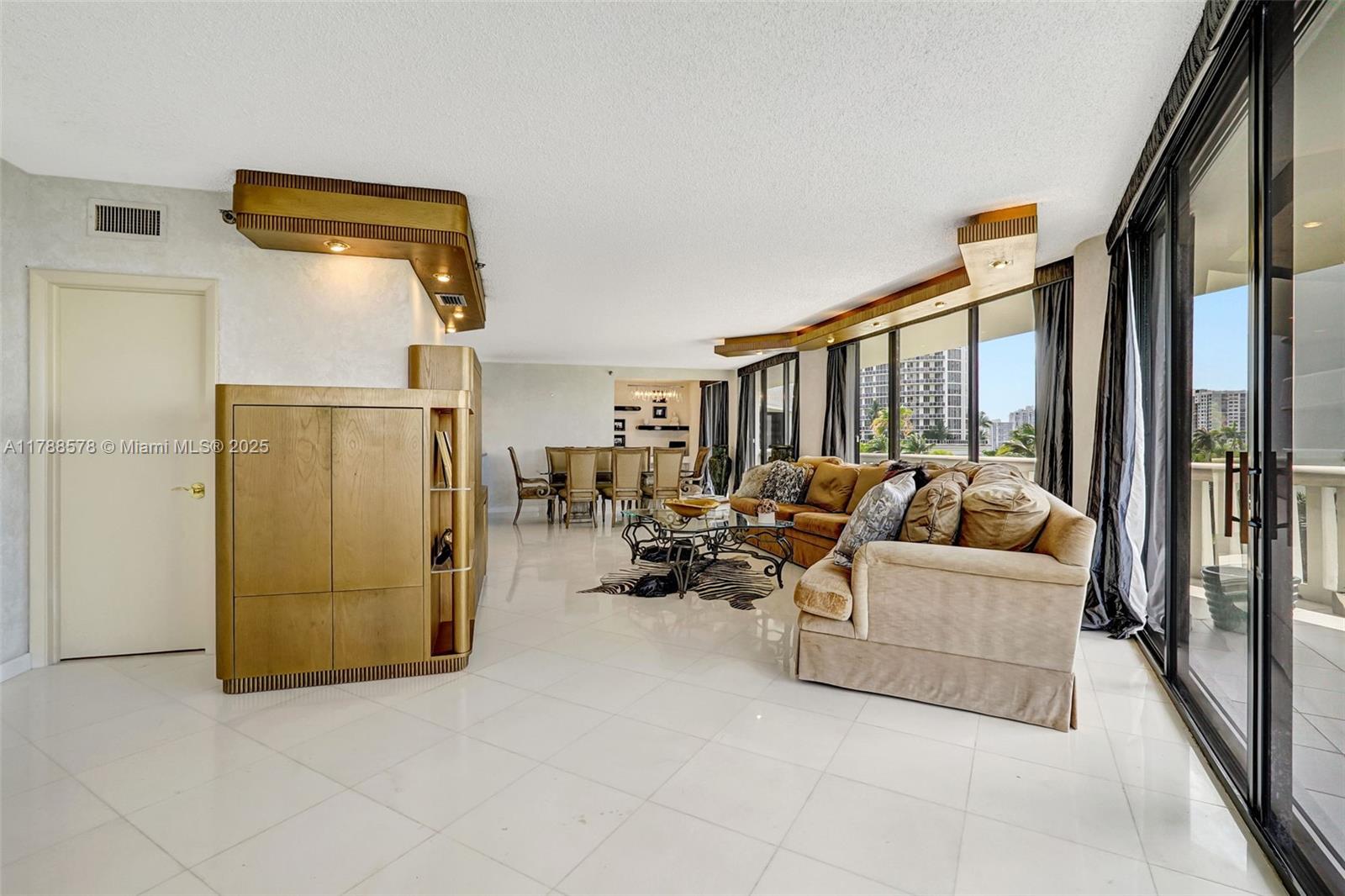 3000 Island Blvd # 706