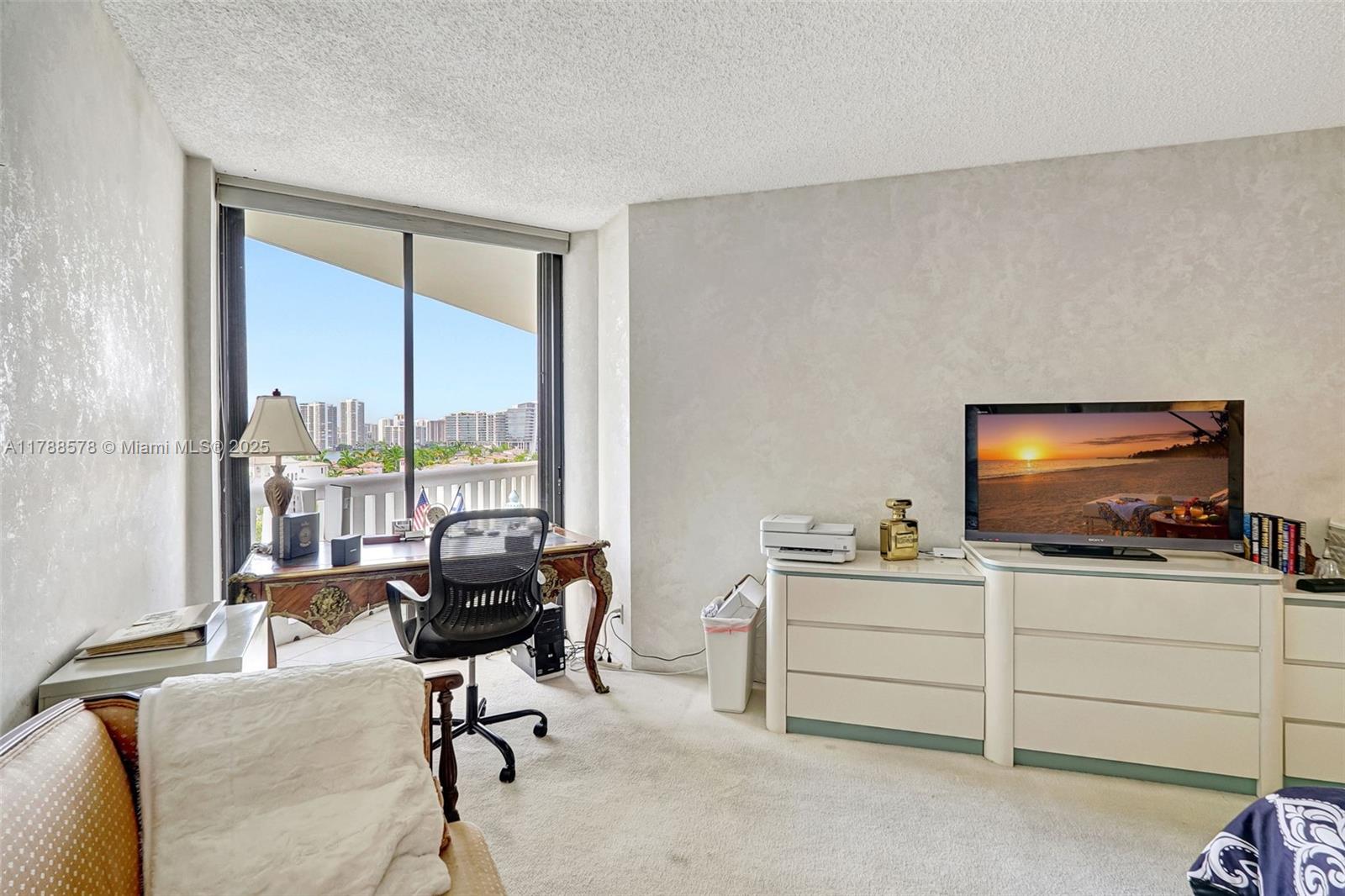 3000 Island Blvd # 706