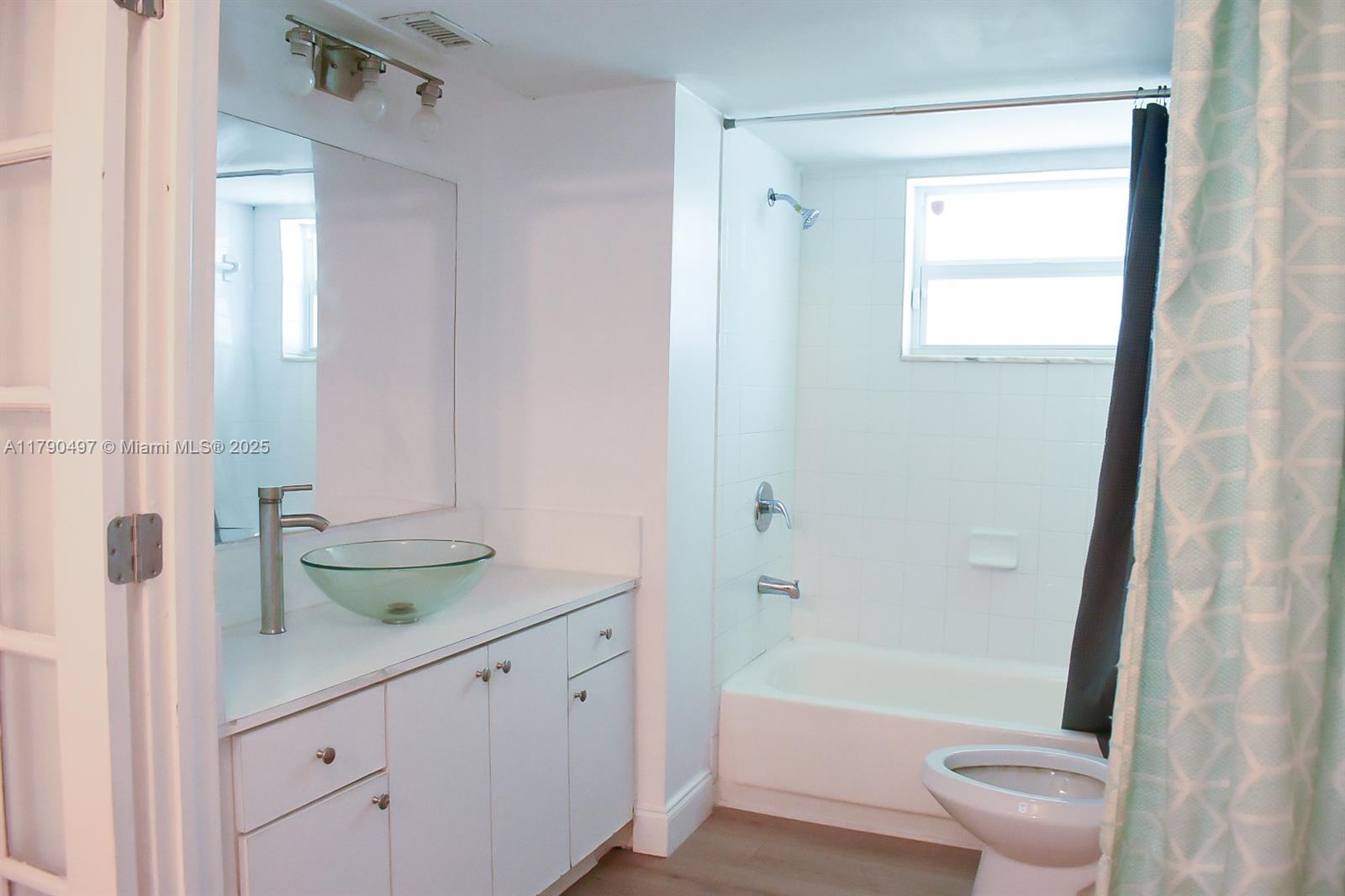 1770 NE 191st St # 1 Unit: 204-1