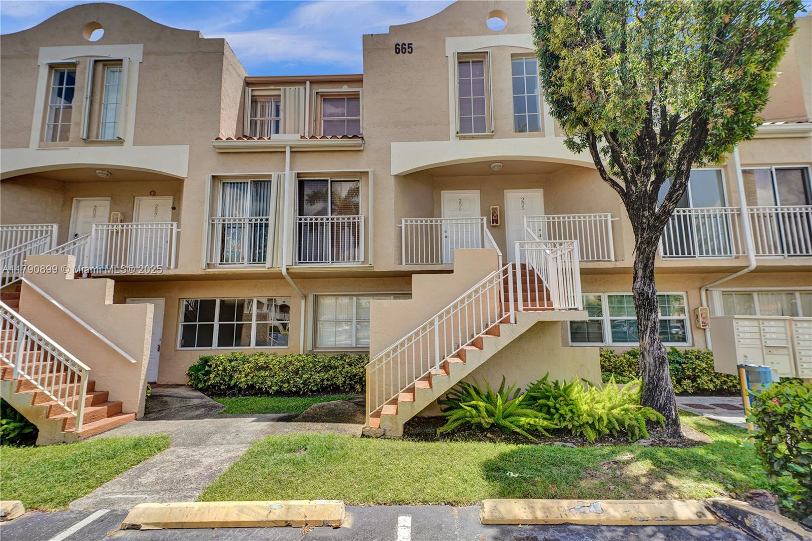 665 NW 85th Pl # 205 Unit: 10-205