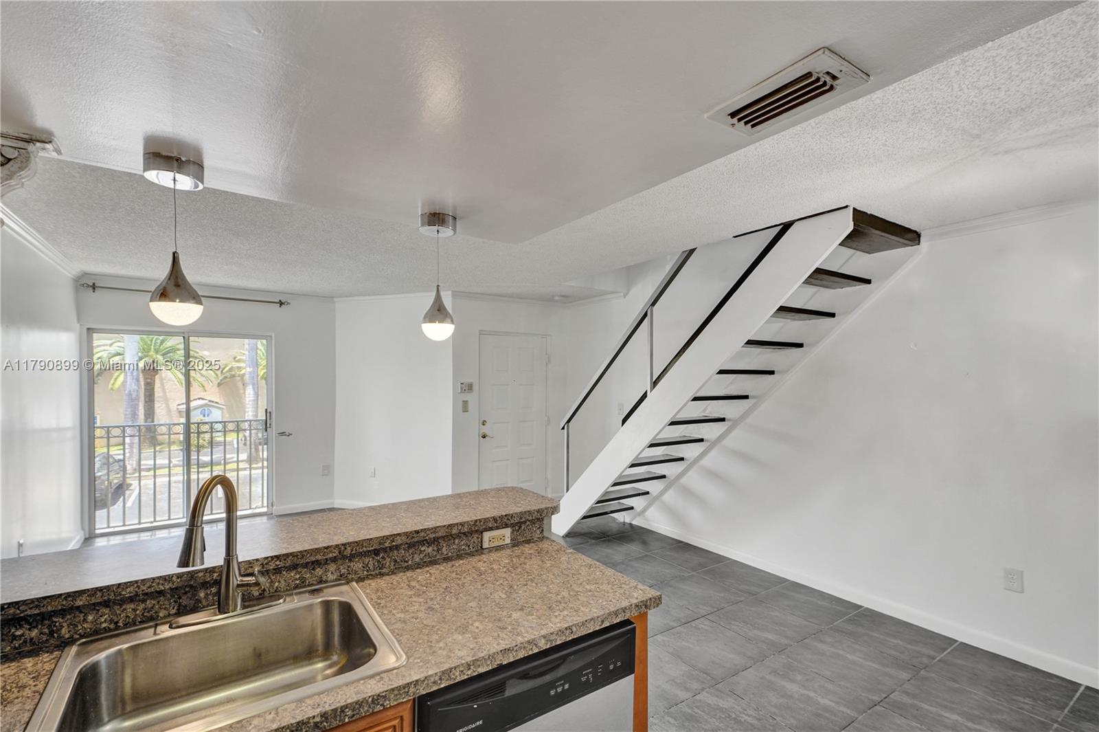 665 NW 85th Pl # 205 Unit: 10-205