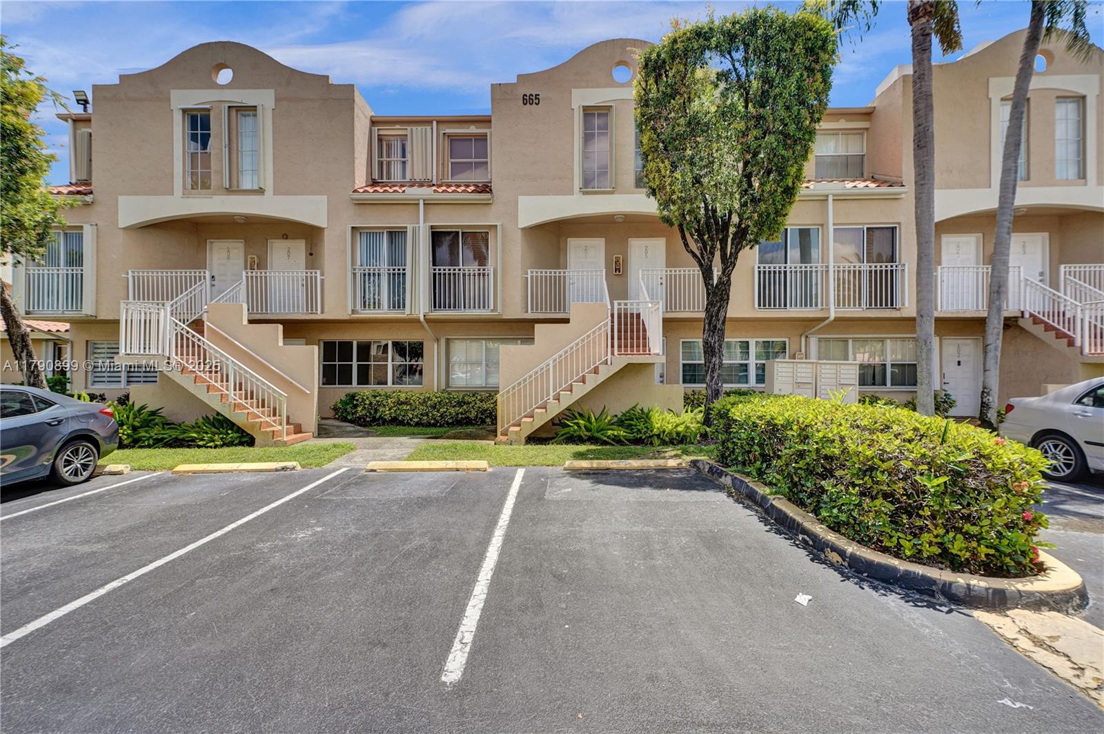 665 NW 85th Pl # 205 Unit: 10-205