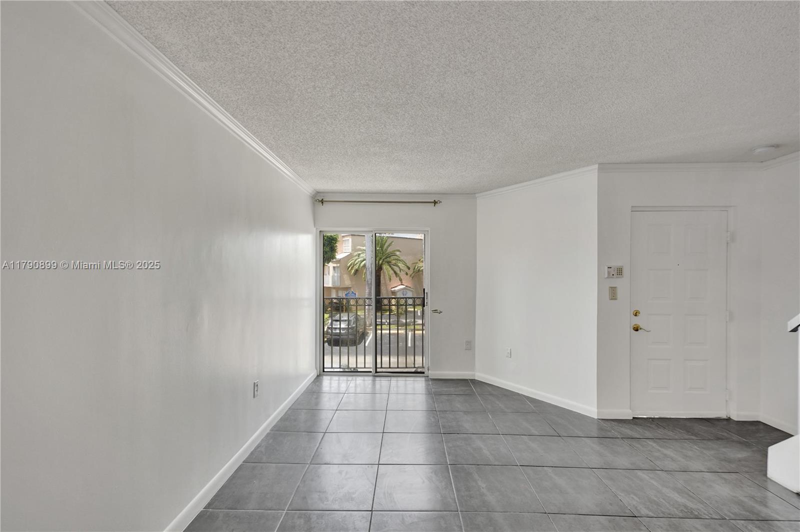 665 NW 85th Pl # 205 Unit: 10-205