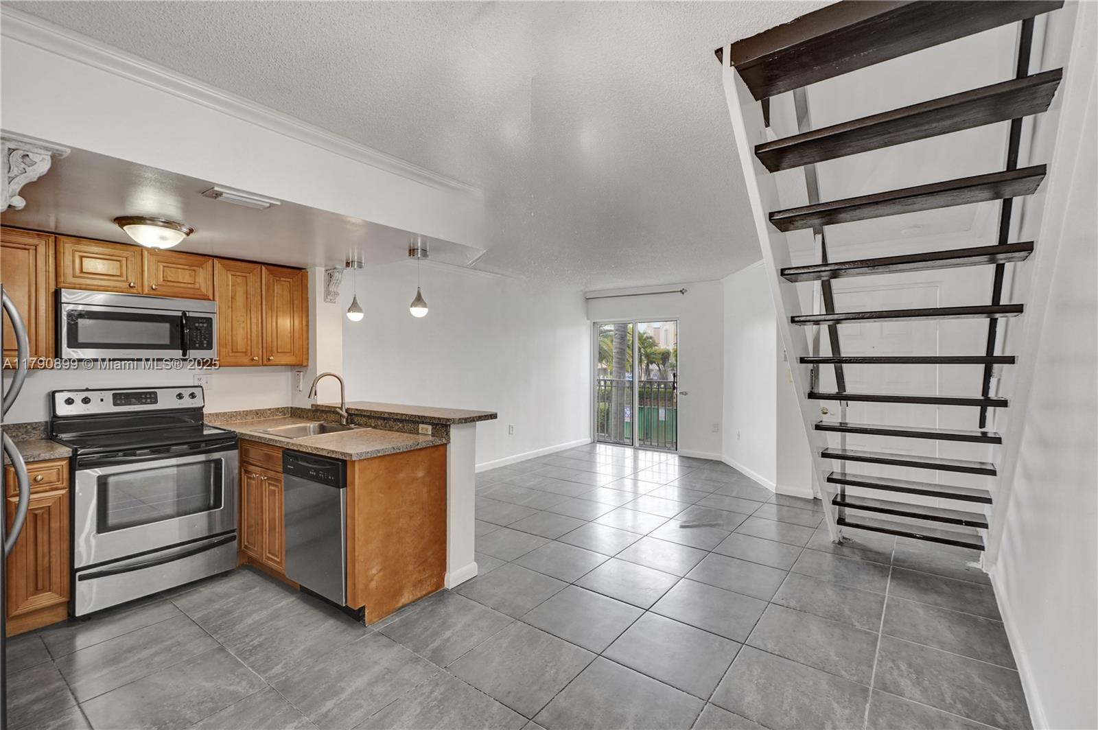 665 NW 85th Pl # 205 Unit: 10-205